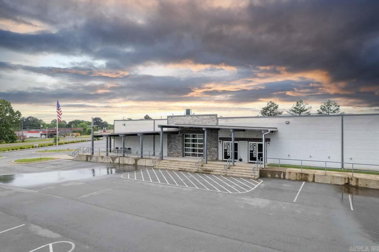 Cabot City Area - Commercial Sale
