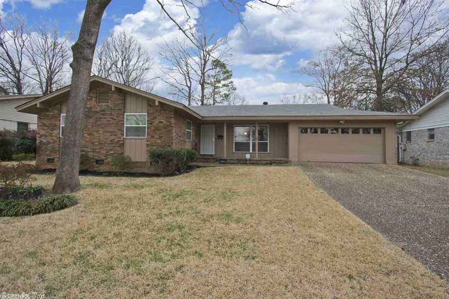 Spacious home with 3 bedrooms, 2 bathrooms, and office. Formal dining room with open floor plan to the formal living and den. Rock fireplace, designer colors, Laminate flooring, ceramic tile in the wet areas.  Large fenced back yard with deck.  Roof is 3 yrs. old.  Refrigerator, washer, and dryer to convey.