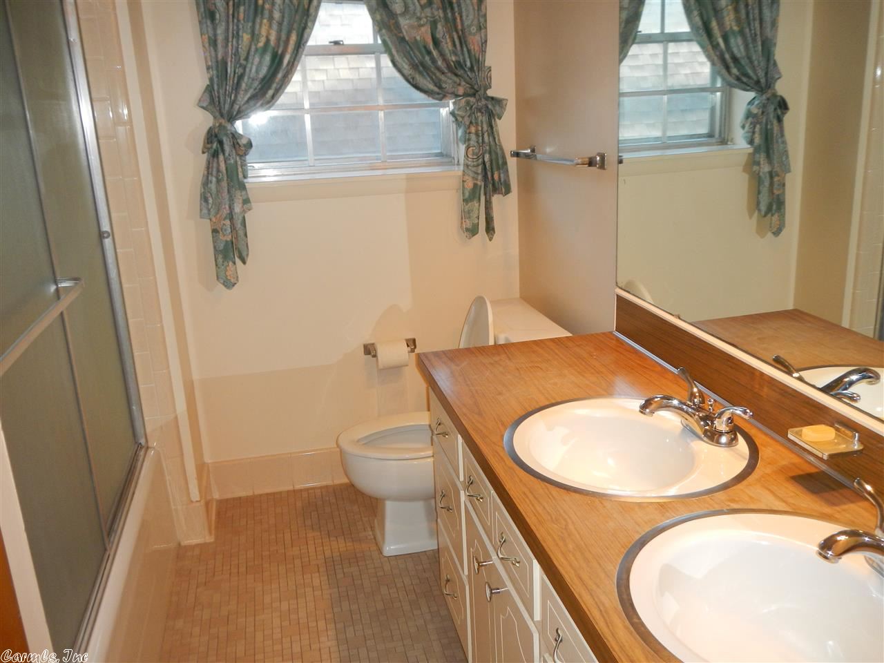 LEAWOOD MANOR - Residential