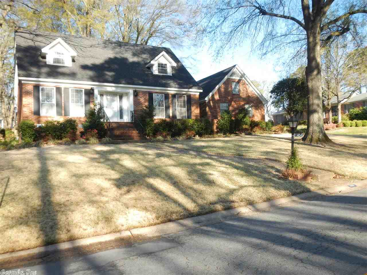 LEAWOOD MANOR - Residential