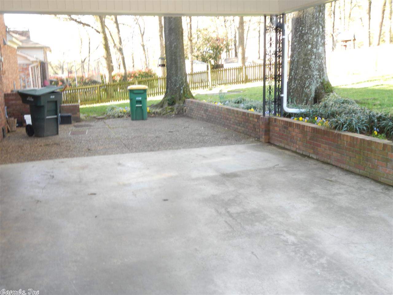 LEAWOOD MANOR - Residential