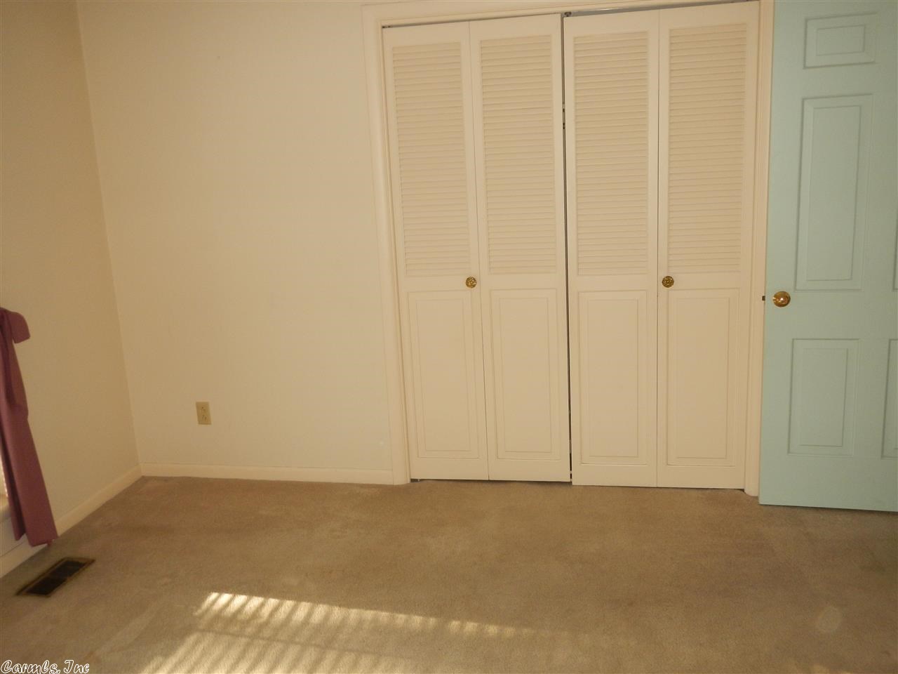 LEAWOOD MANOR - Residential