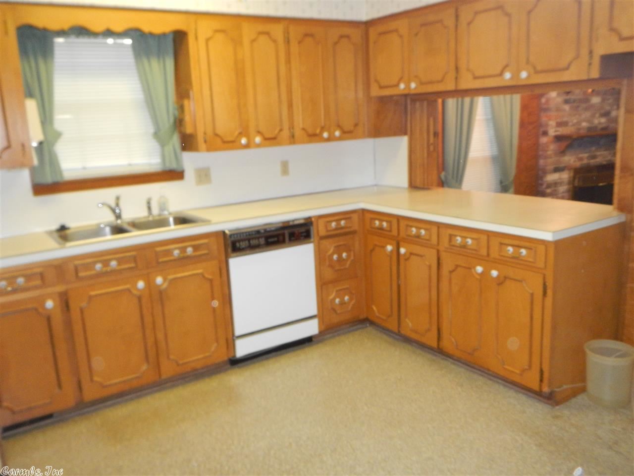 LEAWOOD MANOR - Residential