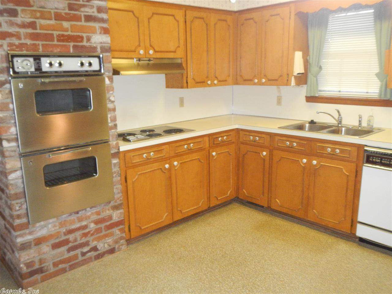 LEAWOOD MANOR - Residential