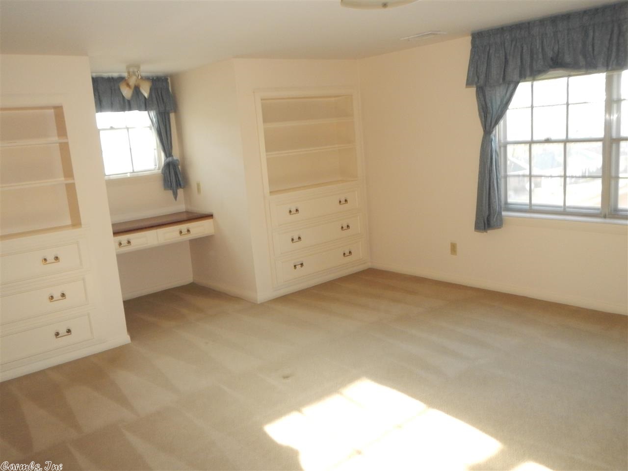 LEAWOOD MANOR - Residential