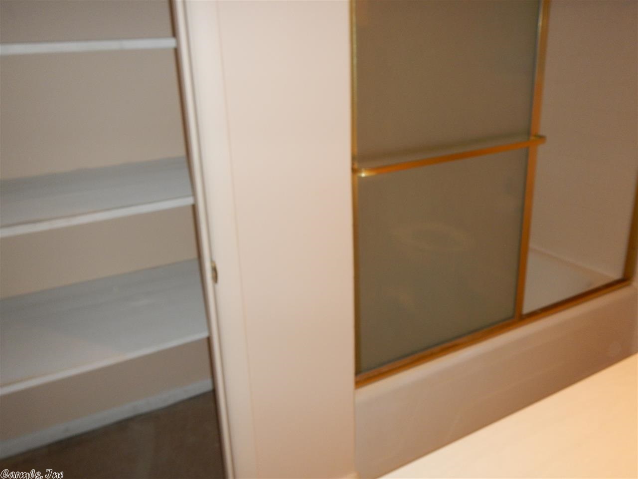 LEAWOOD MANOR - Residential