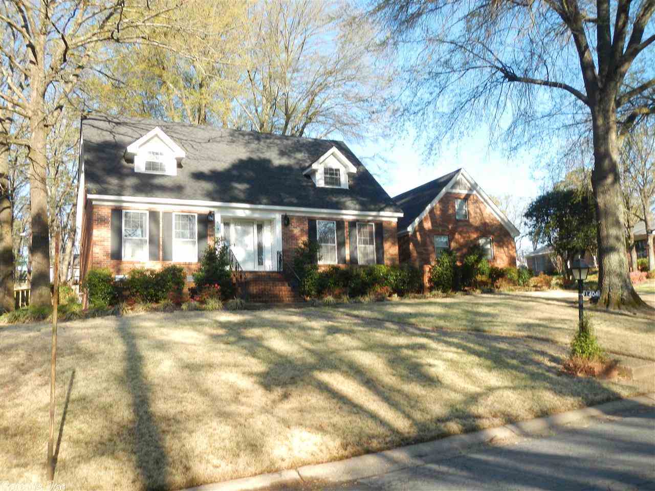 LEAWOOD MANOR - Residential