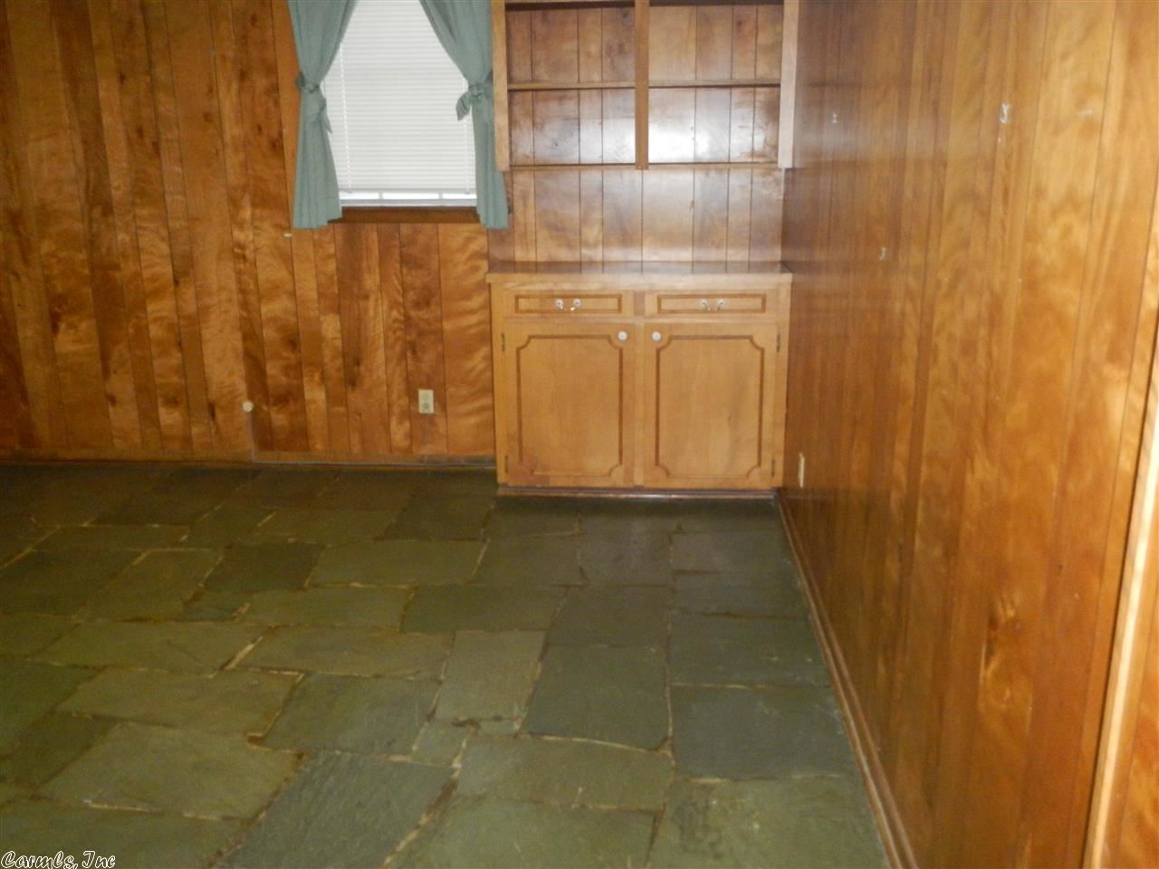 LEAWOOD MANOR - Residential