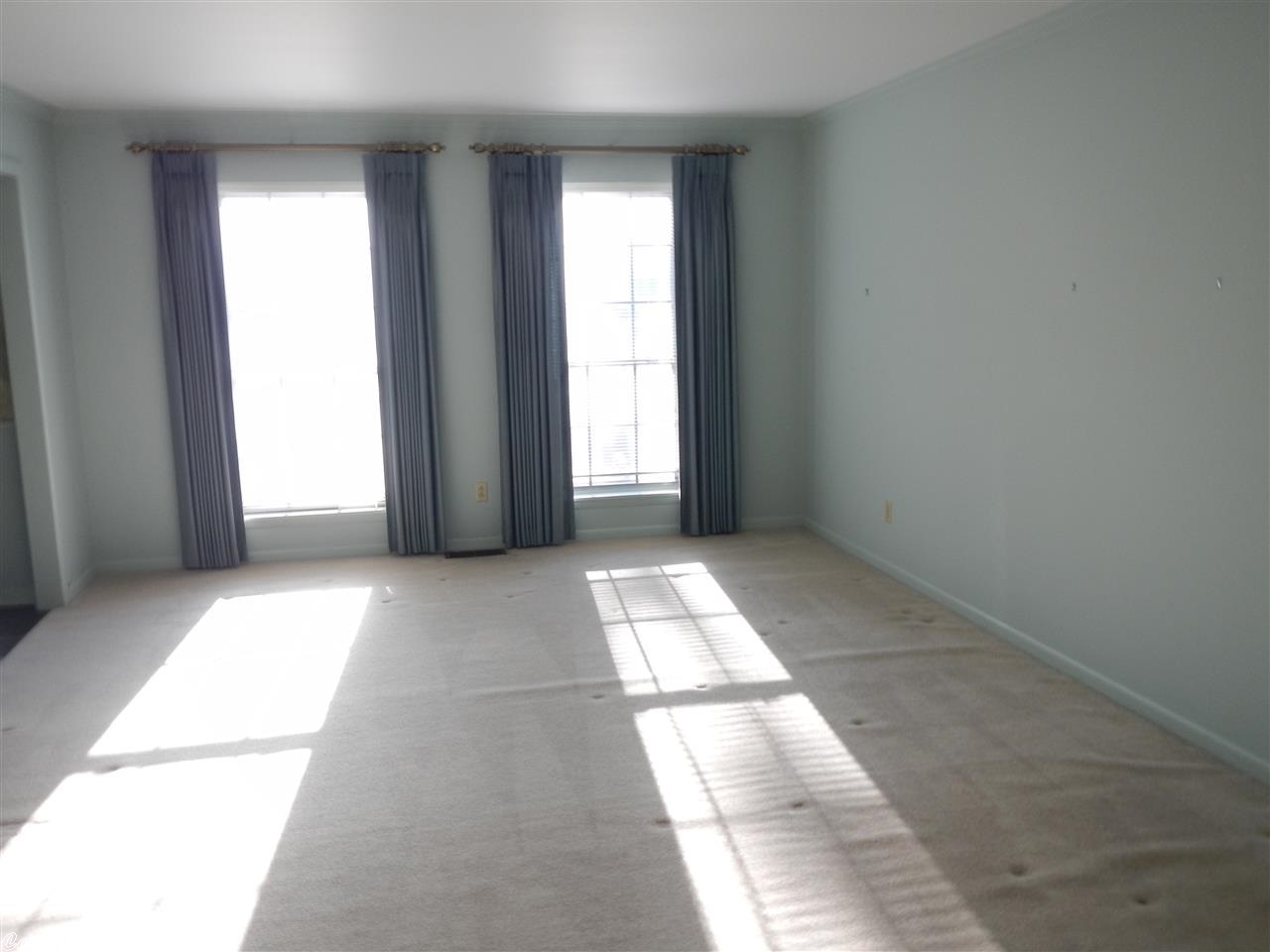 LEAWOOD MANOR - Residential