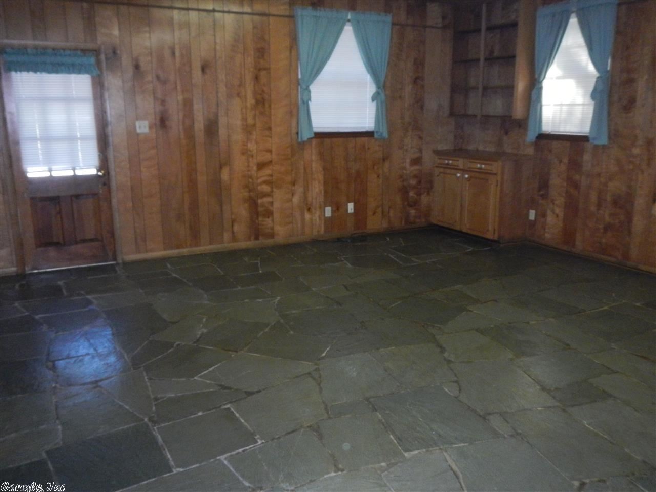 LEAWOOD MANOR - Residential