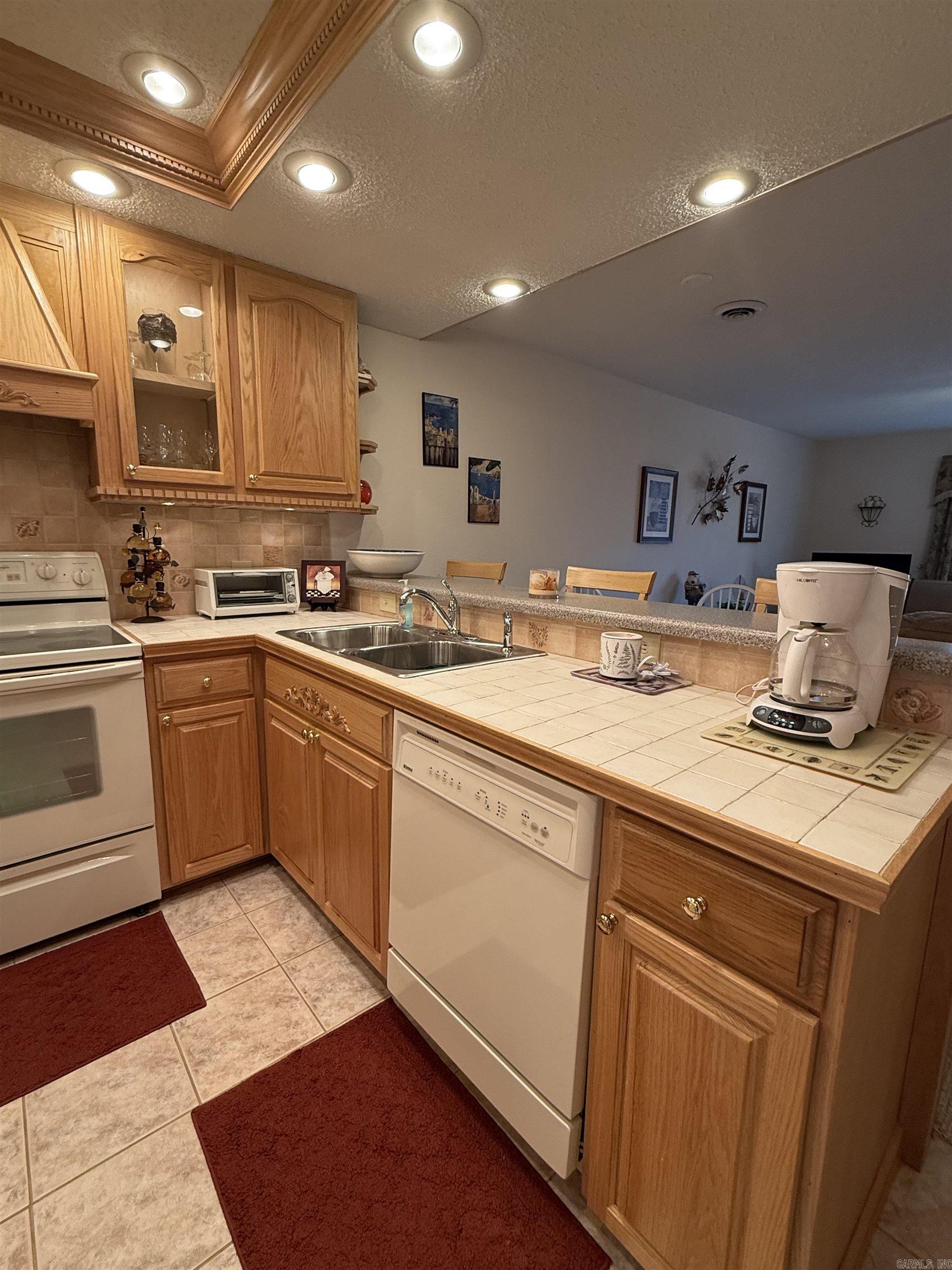 LAKEWOOD HILLS CONDO - Residential
