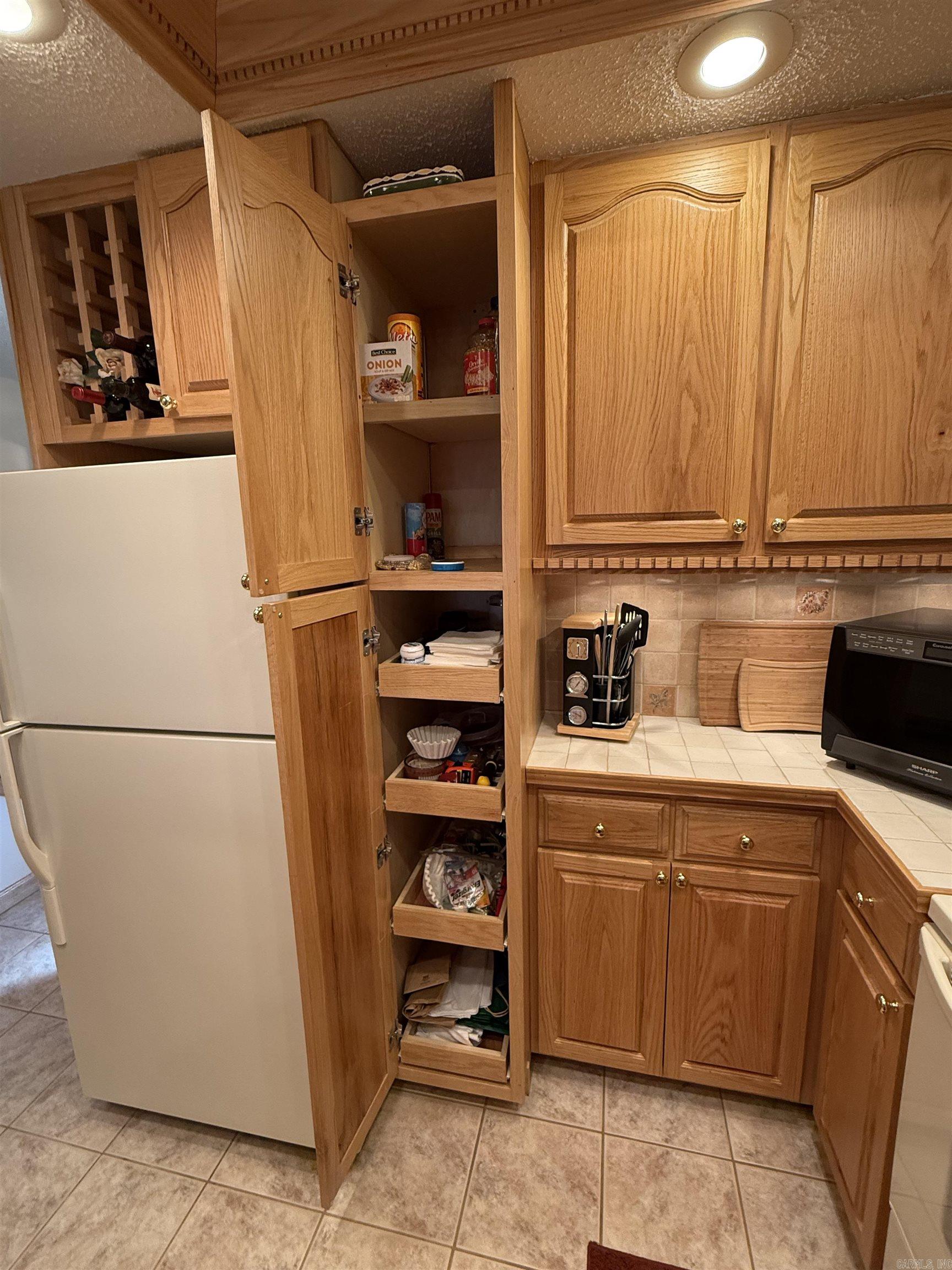 LAKEWOOD HILLS CONDO - Residential