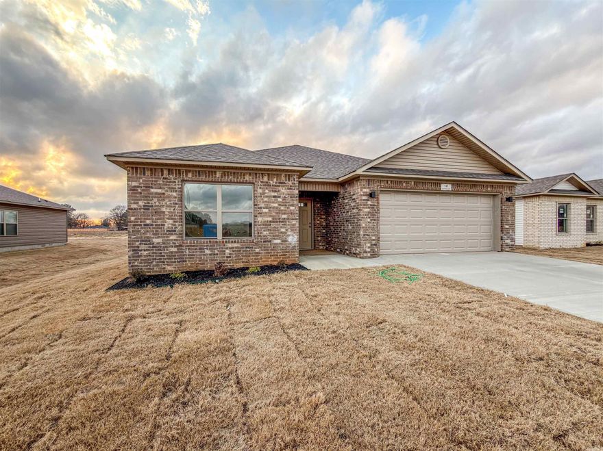 Welcome to 141 Waterfowl Way in the desirable Lakewood subdivision of Lake City. This 1,280 sq ft home features a modern, open layout with dove cabinetry, matte black hardware, and striking black Alicante countertops. Located in the Riverside School District, offering the opportunity for students to graduate high school with an associate degree. Convenient to local amenities, shopping, and dining. Schedule your showing today!