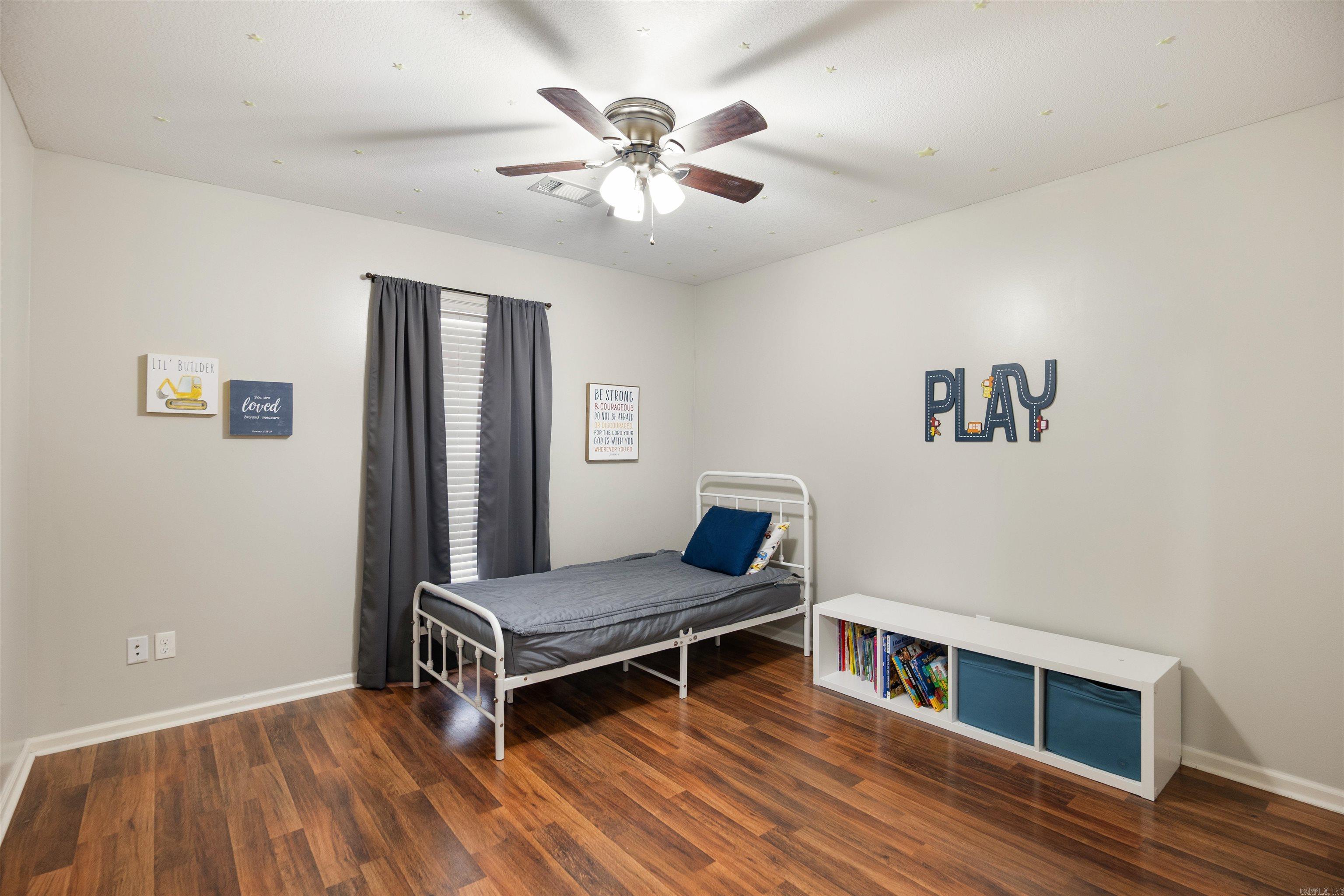 WINDSOR LANDING - Residential