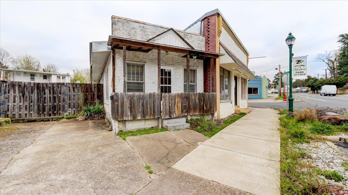 Great investment opportunity in The Historic uptown district of Park Ave. Investors take note of this "Opportunity Zone" commercial buildings package. It consists of a building with three units and a single Family residence. The commercial building can be used as a restaurant or a club. The building is 1,834 sq. ft. and the house is 882 sq ft. 2 bed 1 bath. The second building is 684 Sq. Ft. and third building is 960 sq. ft. Each has their own entrance. This Listing is for all buildings and land.