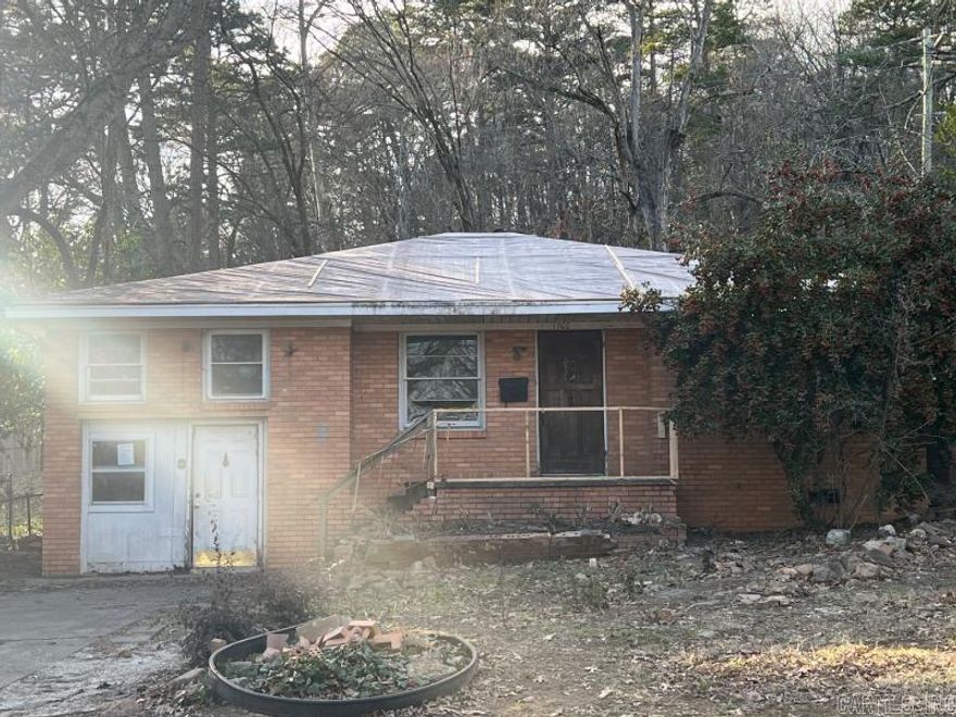 Great opportunity to buy in this wonderful neighborhood.  This one has plenty of space to make your own and is conveniently located near restaurants, shopping, and parks.