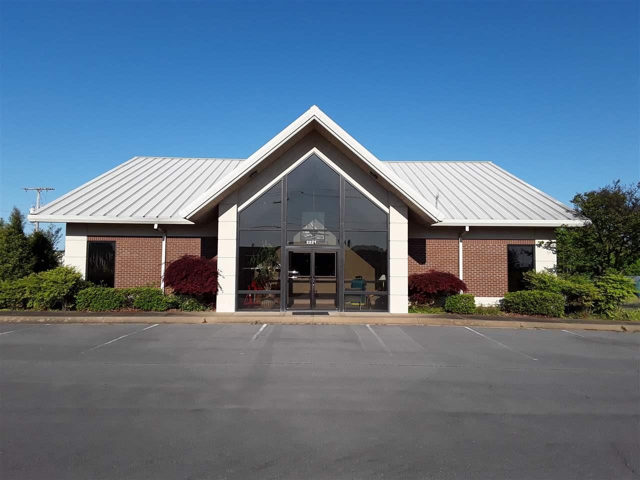 Leased just the office building with parking spaces out front/everything behind the fence and shop were not included in this lease