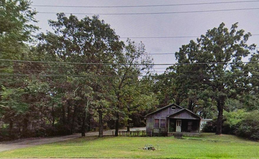 Great commercial property in PRIME location.