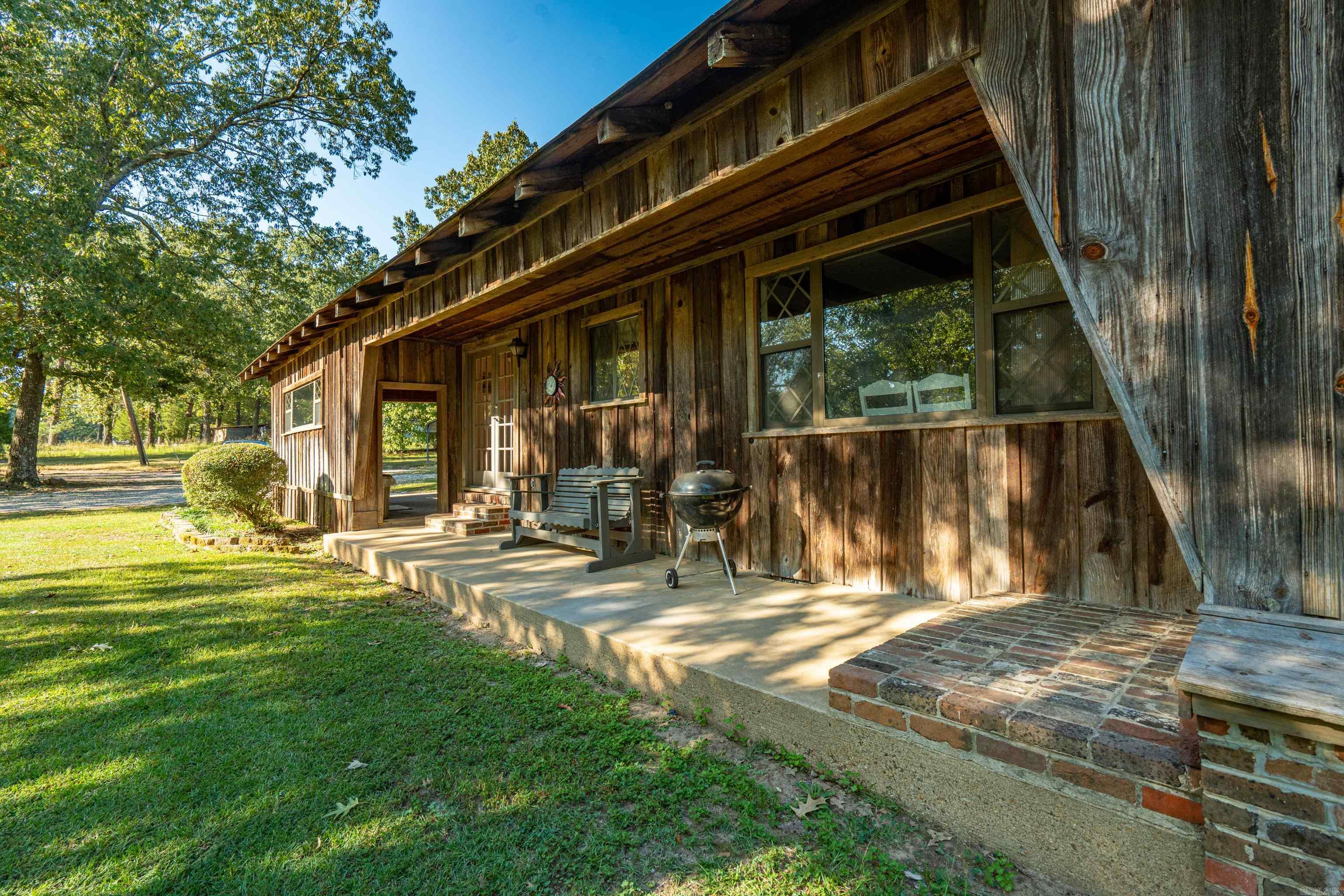 ROLLING HILLS - Residential