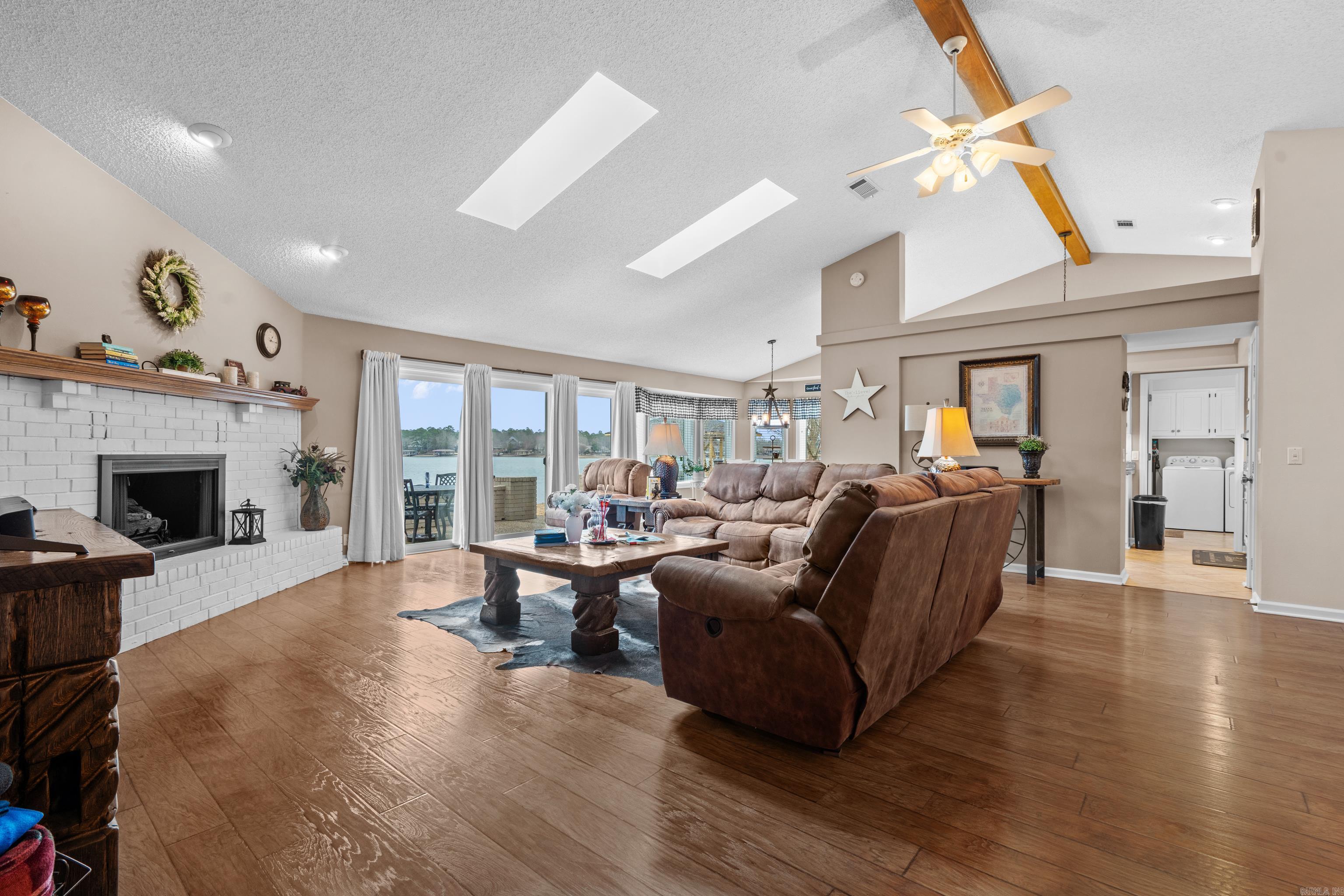 ADORACION - Residential