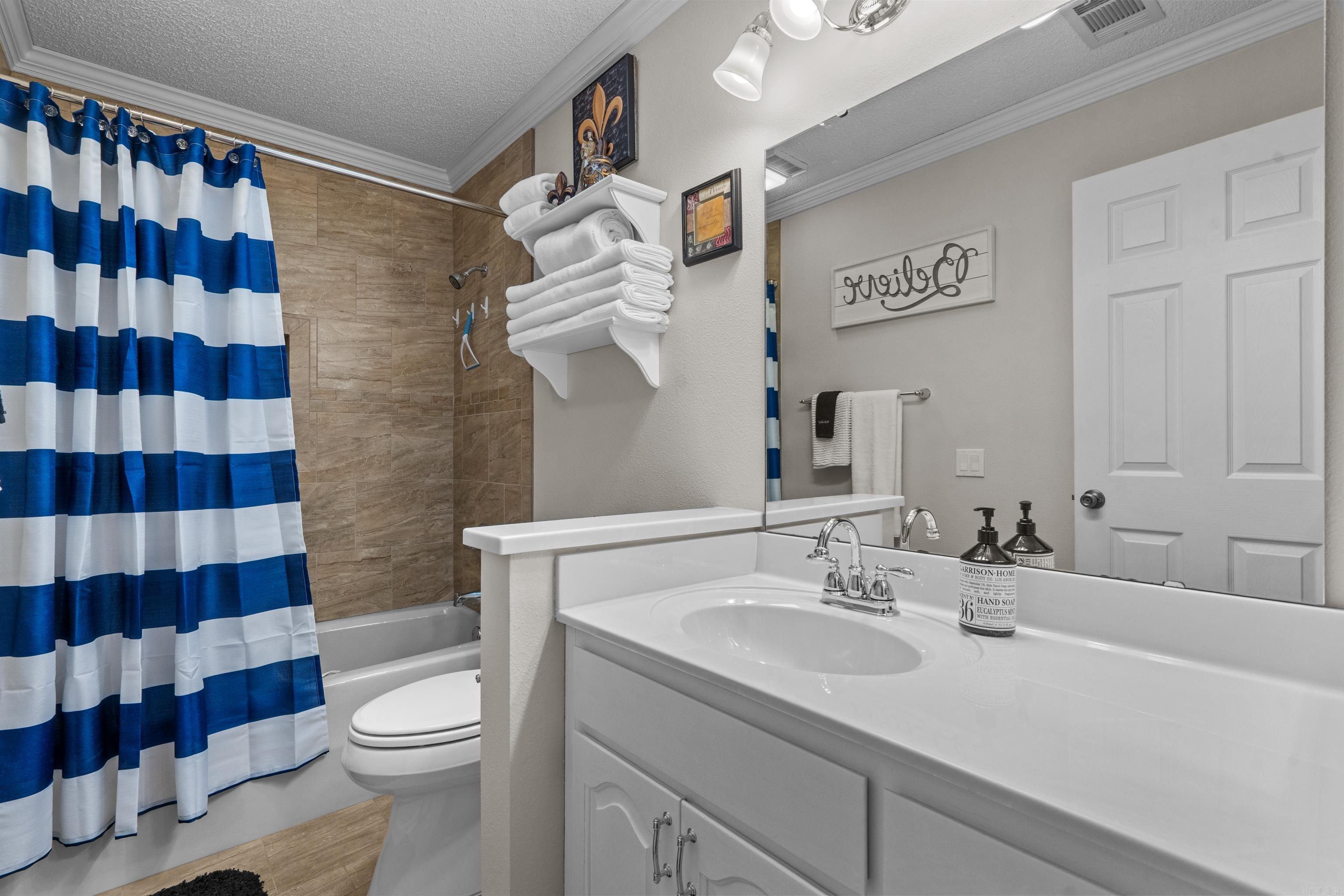 ADORACION - Residential