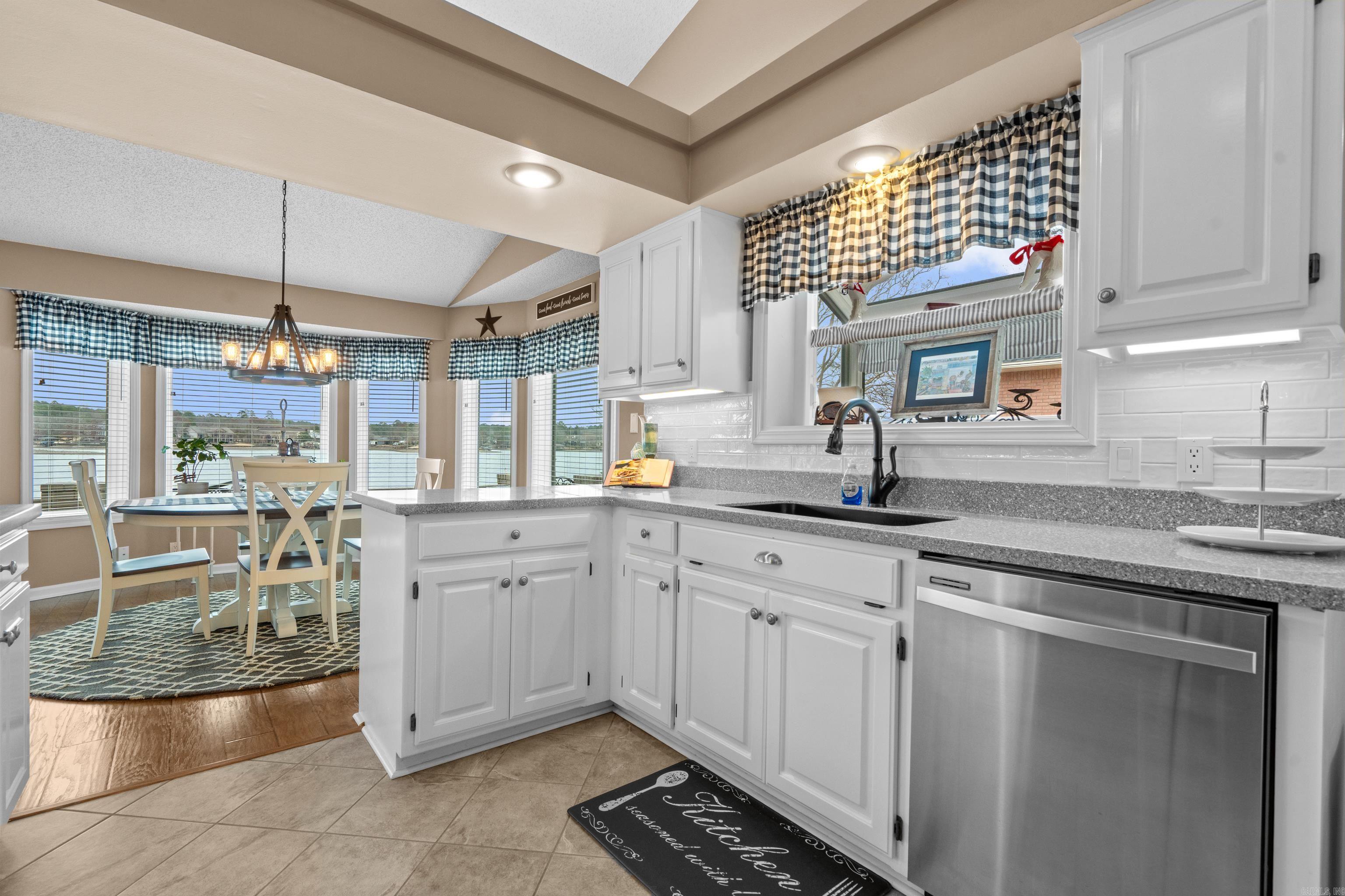 ADORACION - Residential