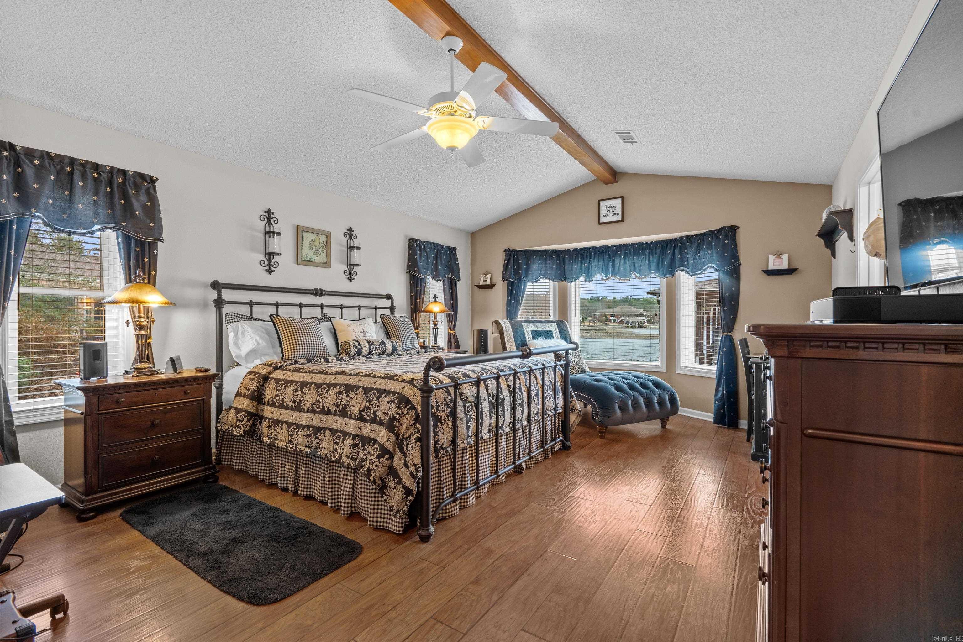 ADORACION - Residential