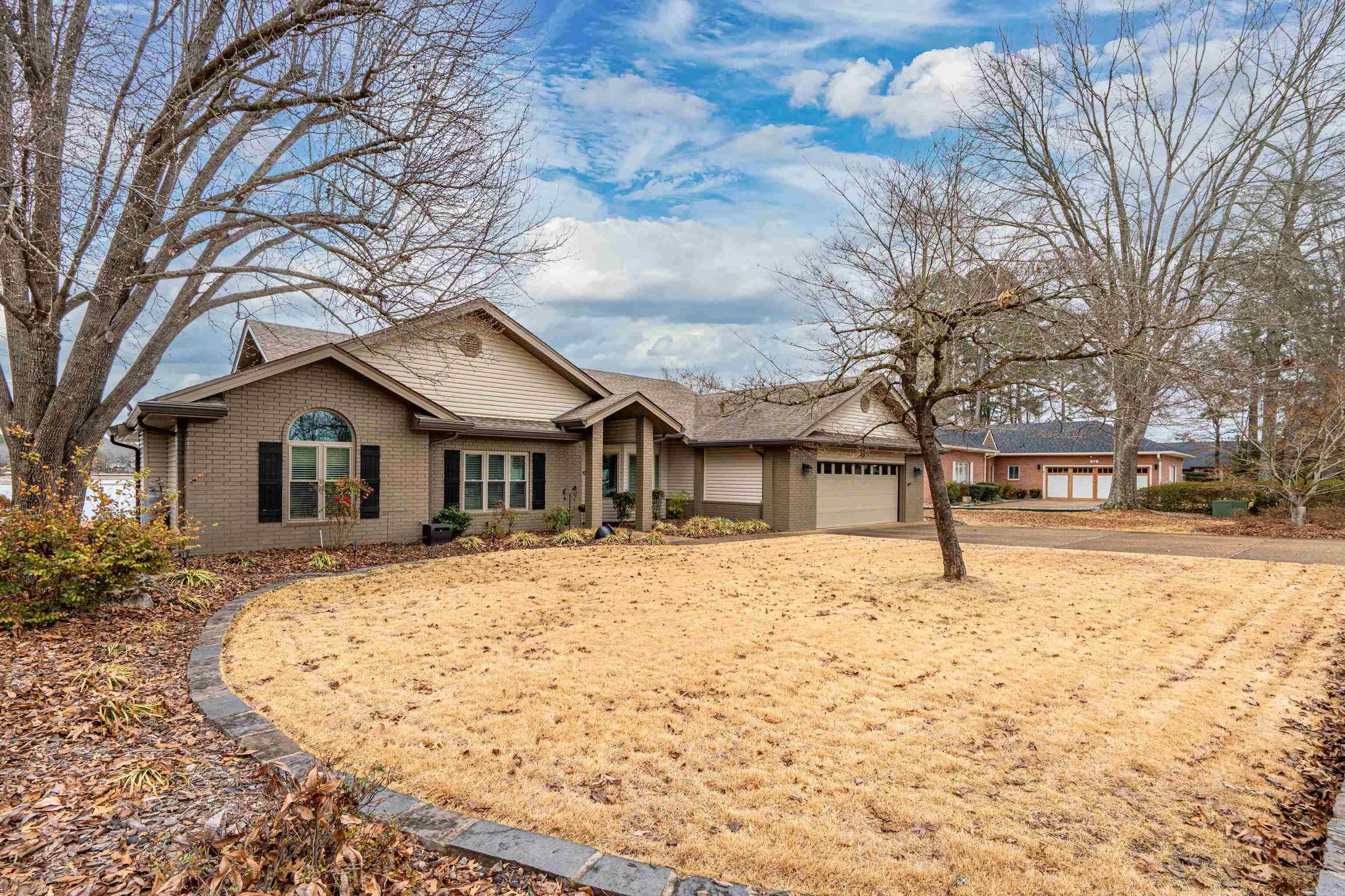 ADORACION - Residential