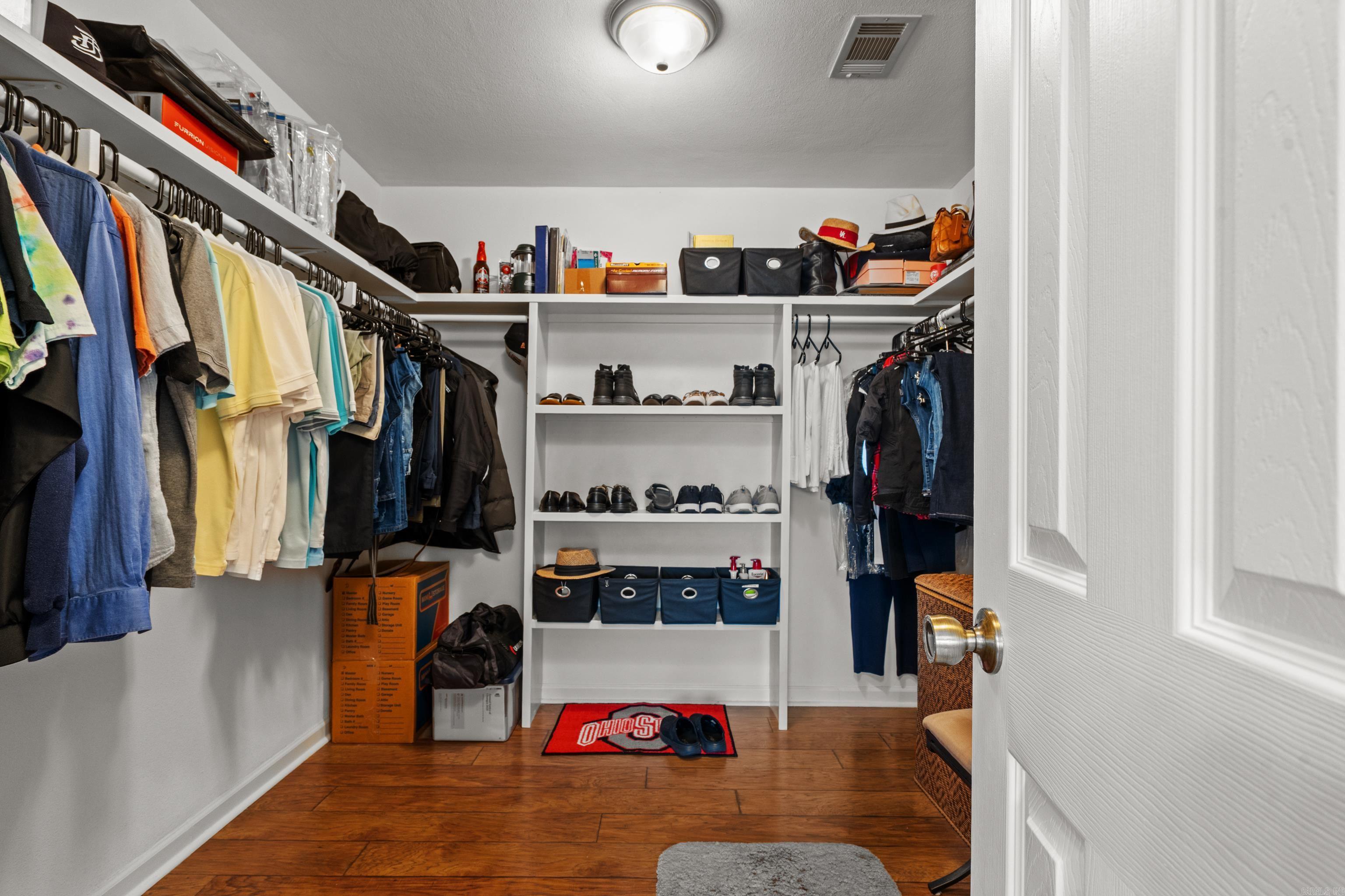 ADORACION - Residential