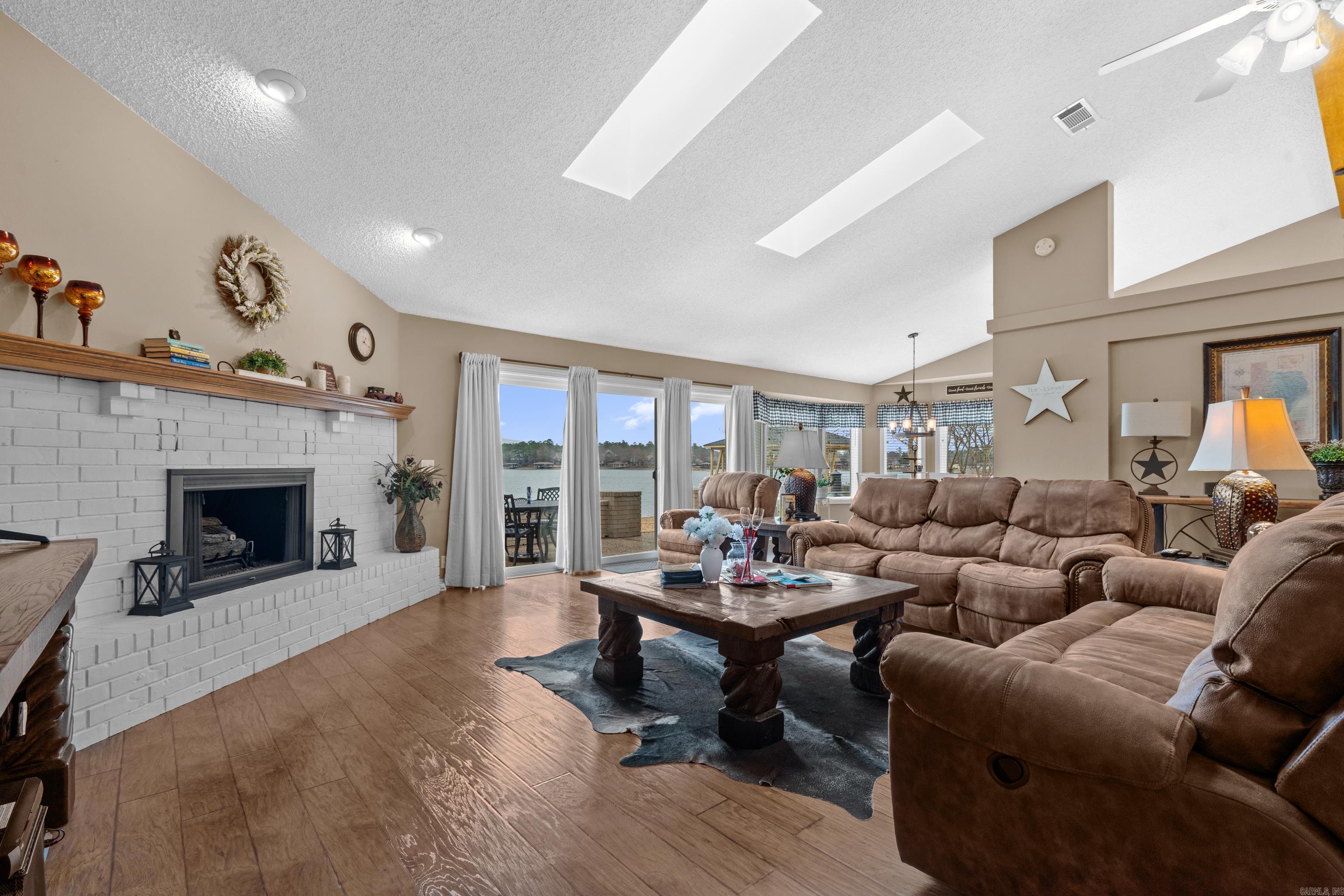 ADORACION - Residential