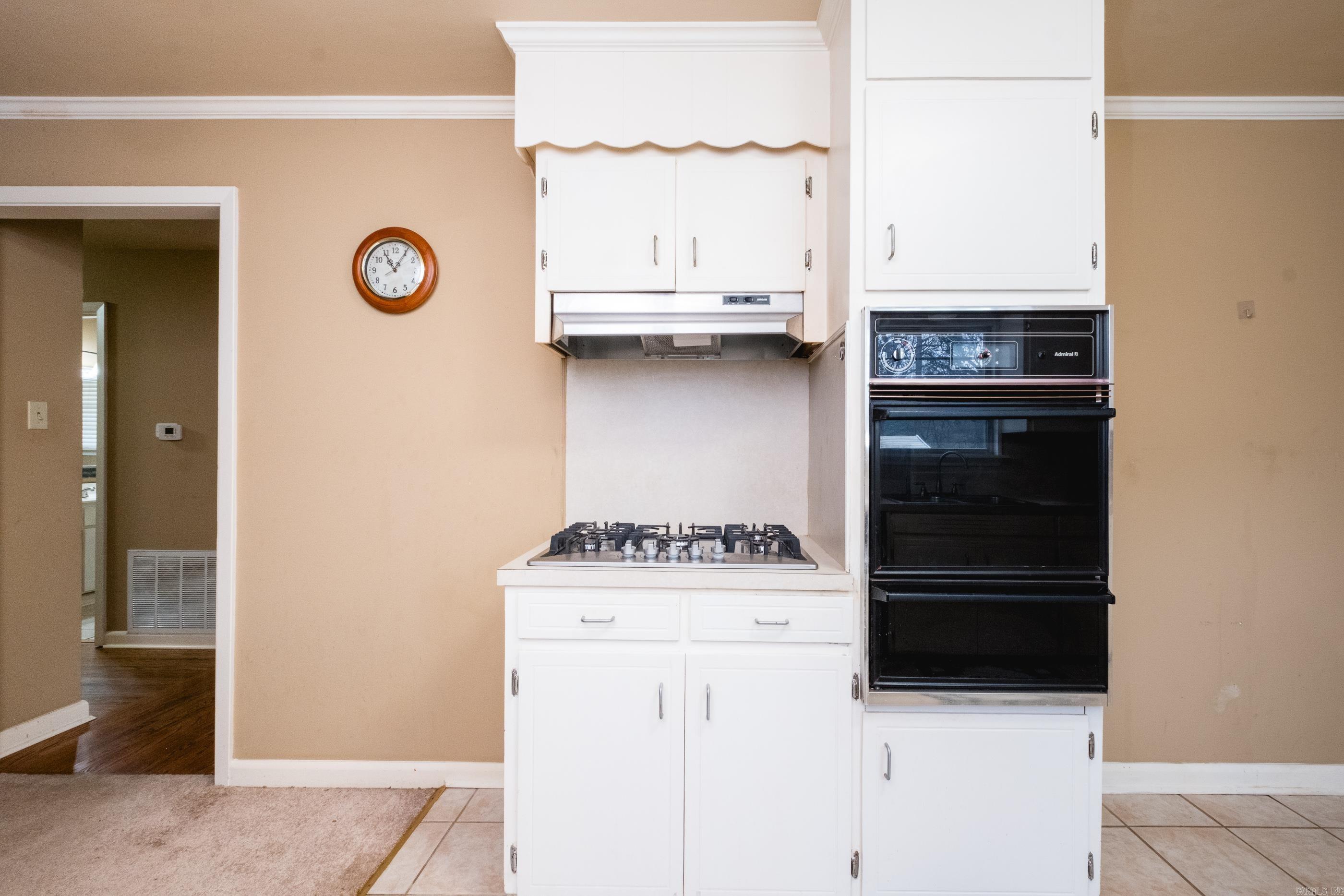 MAYWOOD MANOR - Residential