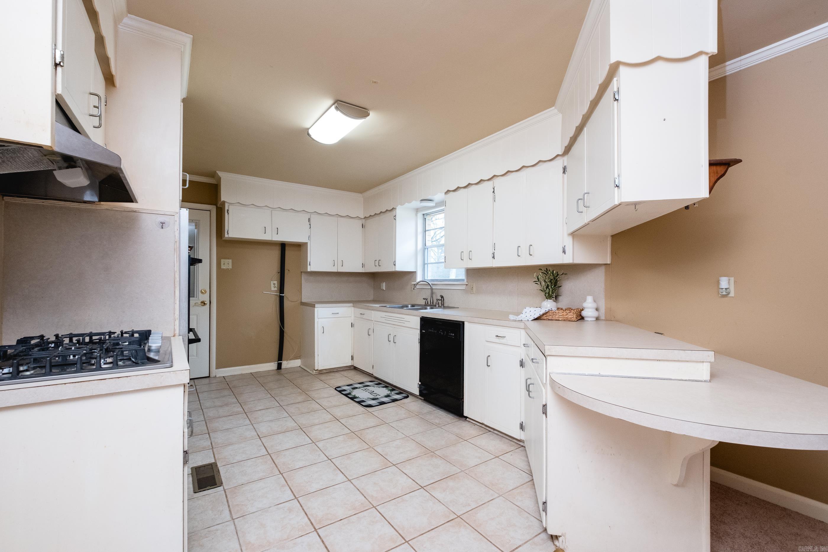 MAYWOOD MANOR - Residential