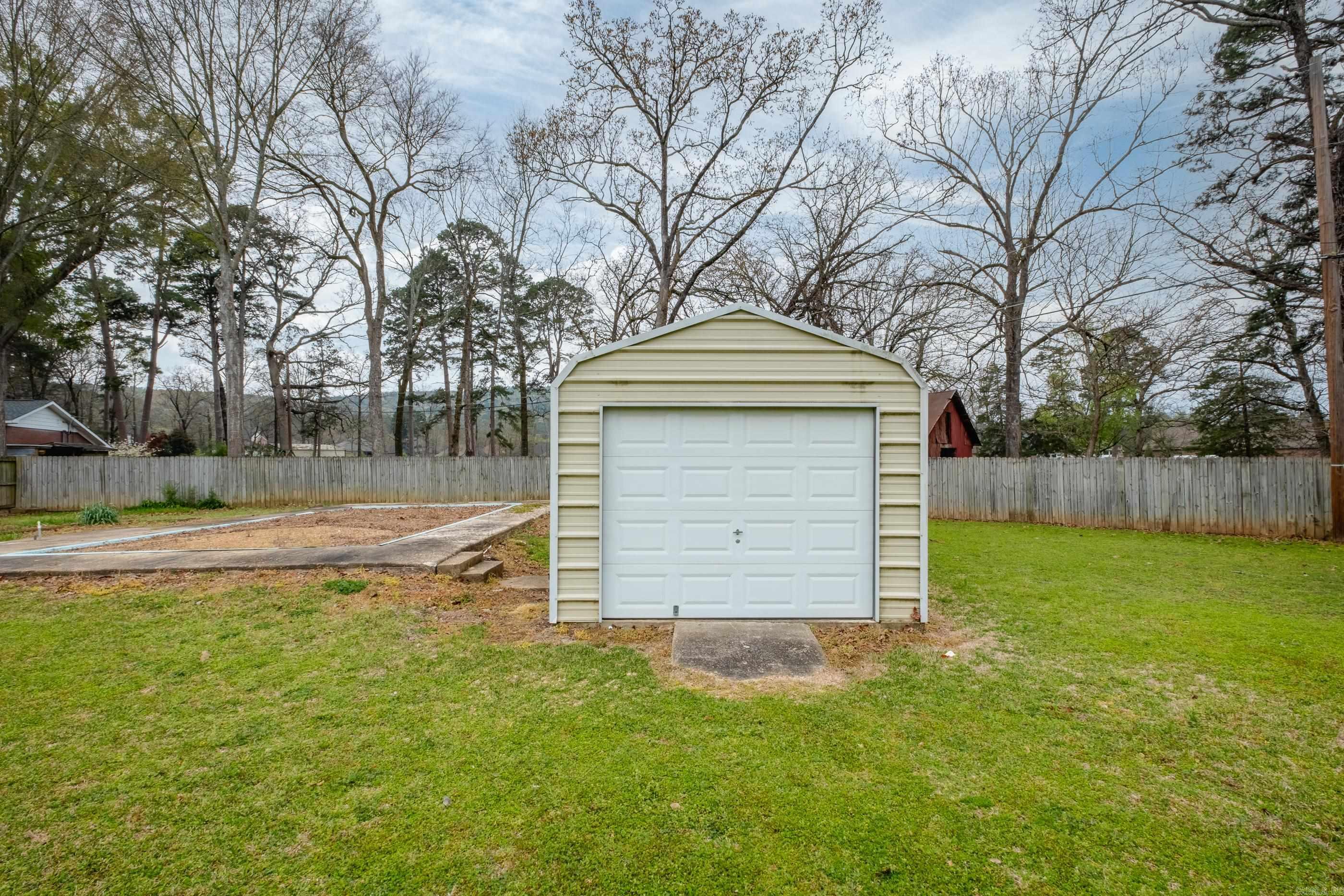 MAYWOOD MANOR - Residential