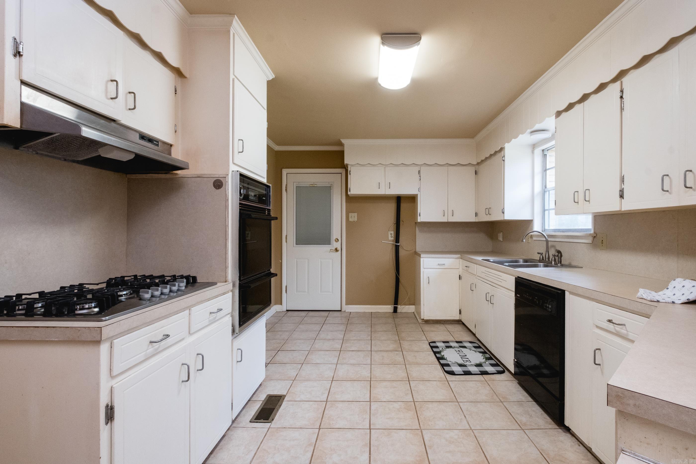 MAYWOOD MANOR - Residential