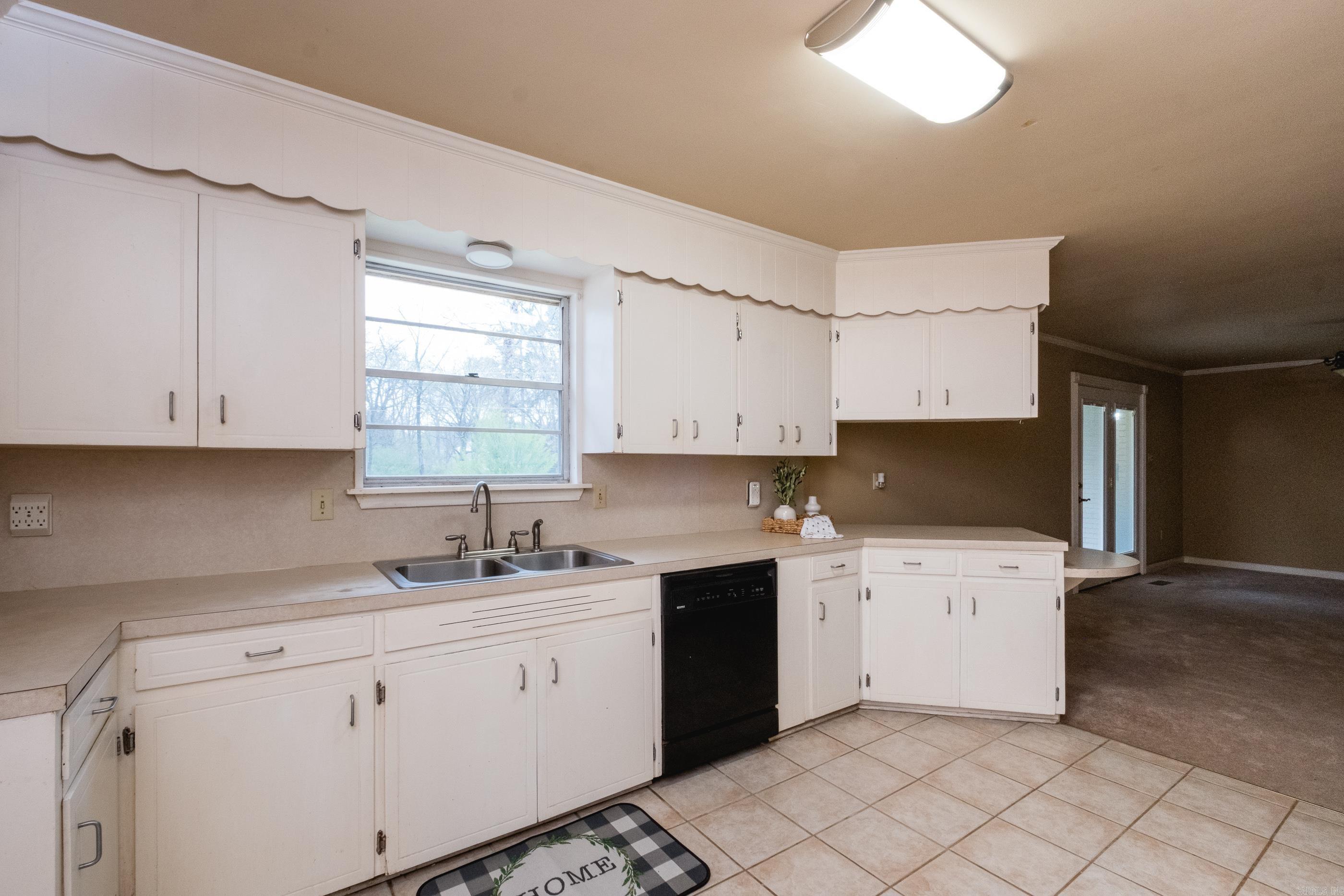 MAYWOOD MANOR - Residential