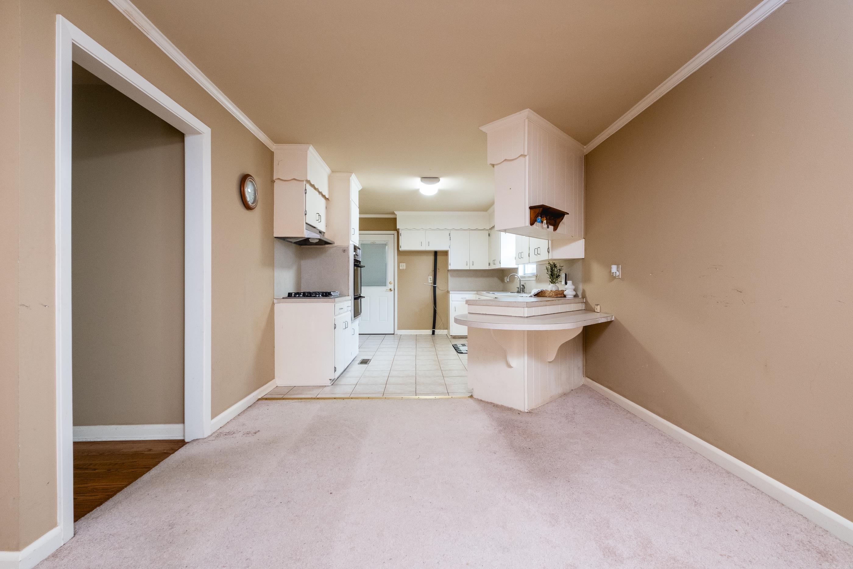 MAYWOOD MANOR - Residential