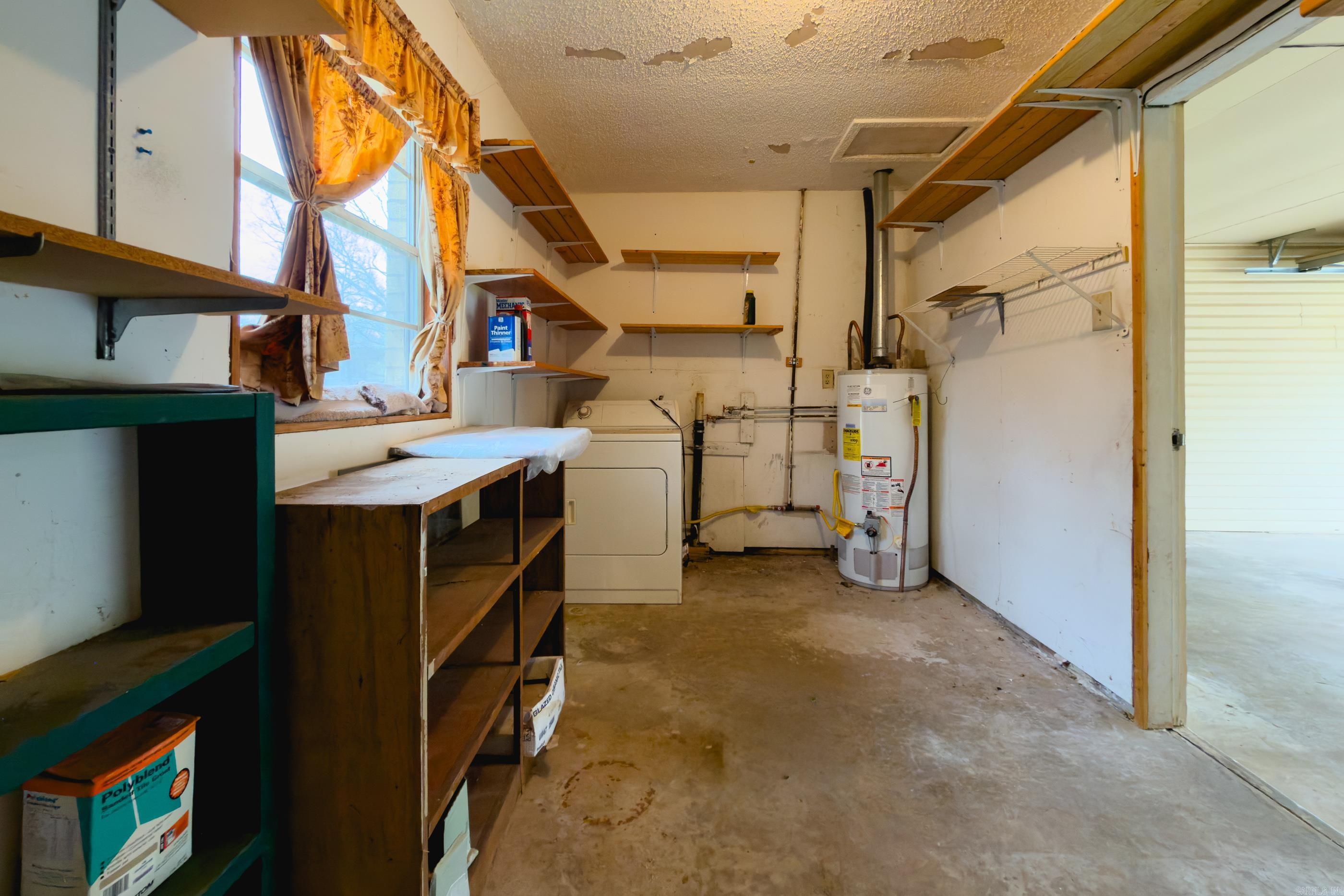 MAYWOOD MANOR - Residential