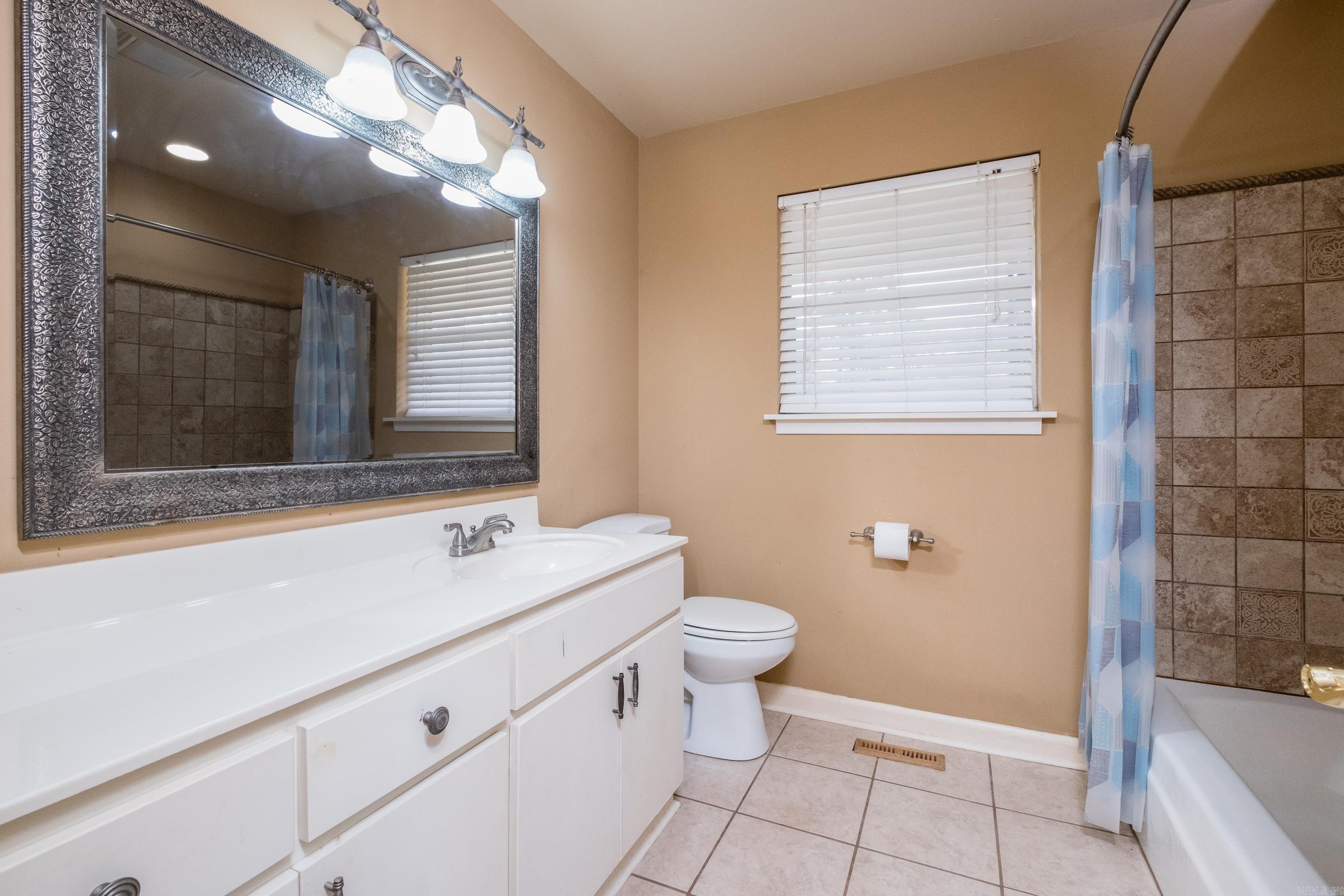 MAYWOOD MANOR - Residential