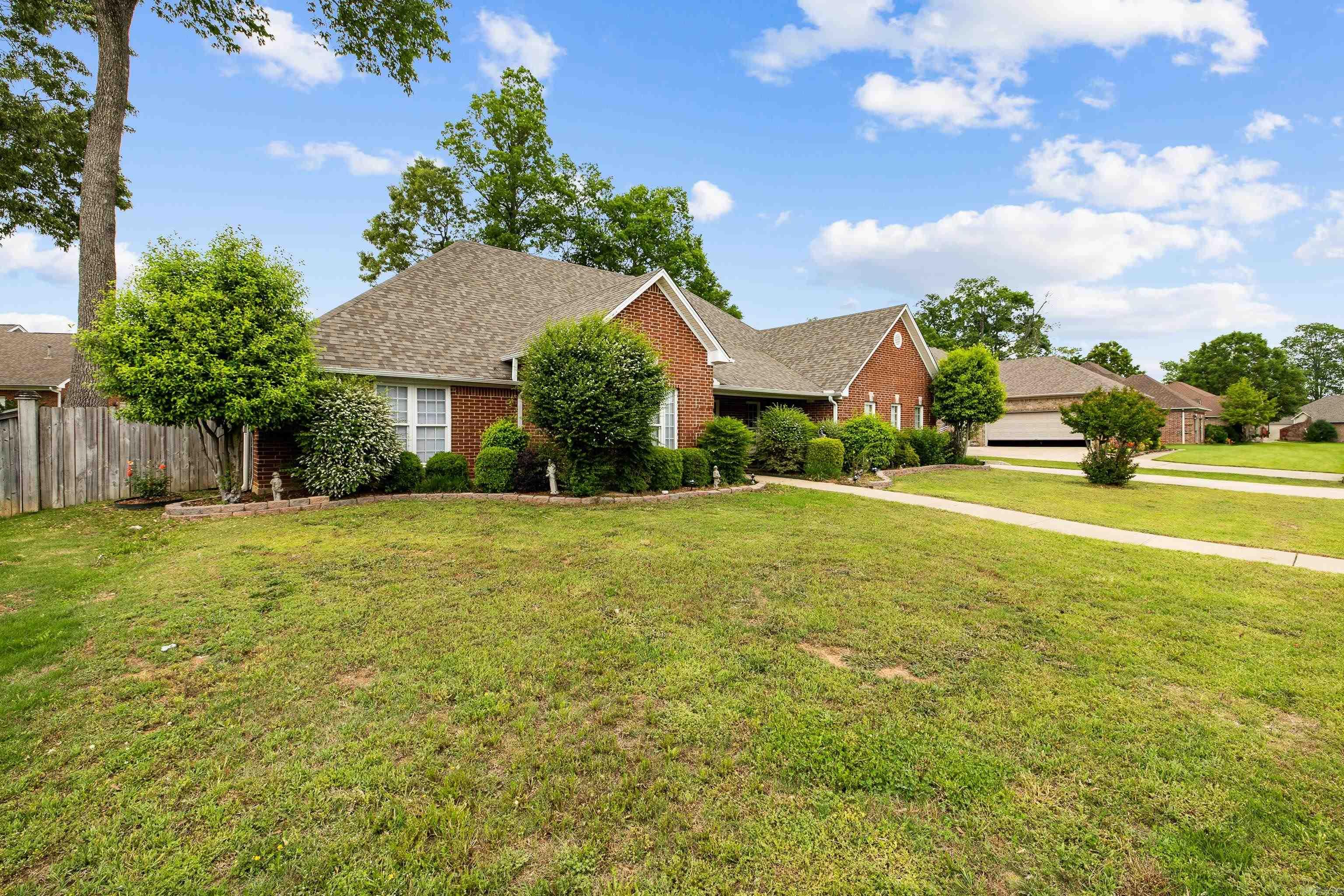 LONGHILLS VILLAGE - Residential