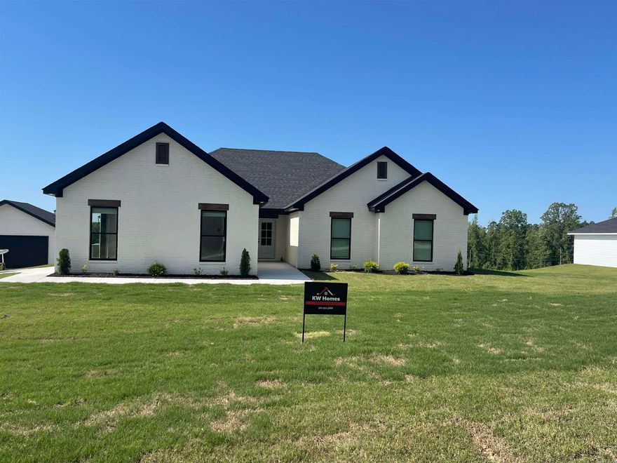 New construction brick home on one acre flat lot in Bauxite School District with 20 X 20 shop building. Great floor plan with fireplace in living area. Beautiful kitchen with huge pantry. Master bath feature walkin shower and bathtub. Must see!