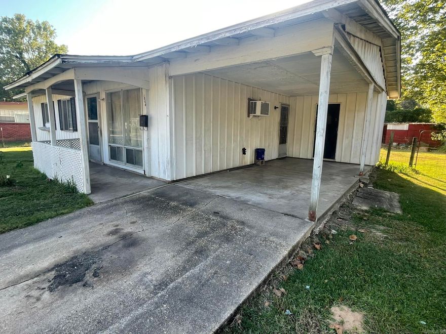 Investor Special!! 3 Bed 1 Bath home close to UAPB. Property is being sold as-is, seller will do no repairs, no SPD due to seller not living in property.