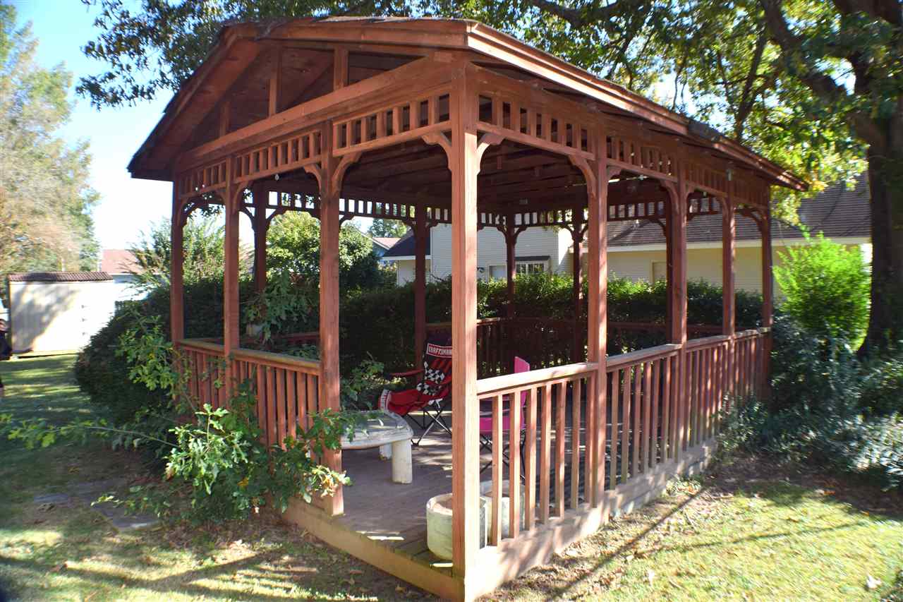 EAST MEADOW - Residential