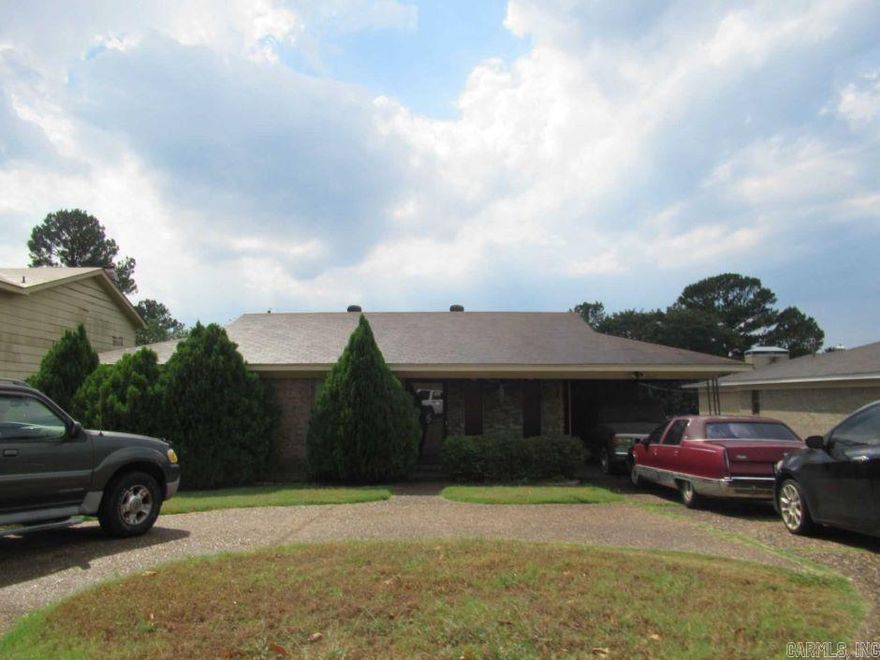 Perfect investor opportunity!!  It needs all cosmetics and some system upgrades.  Quiet well-kept neighborhood.