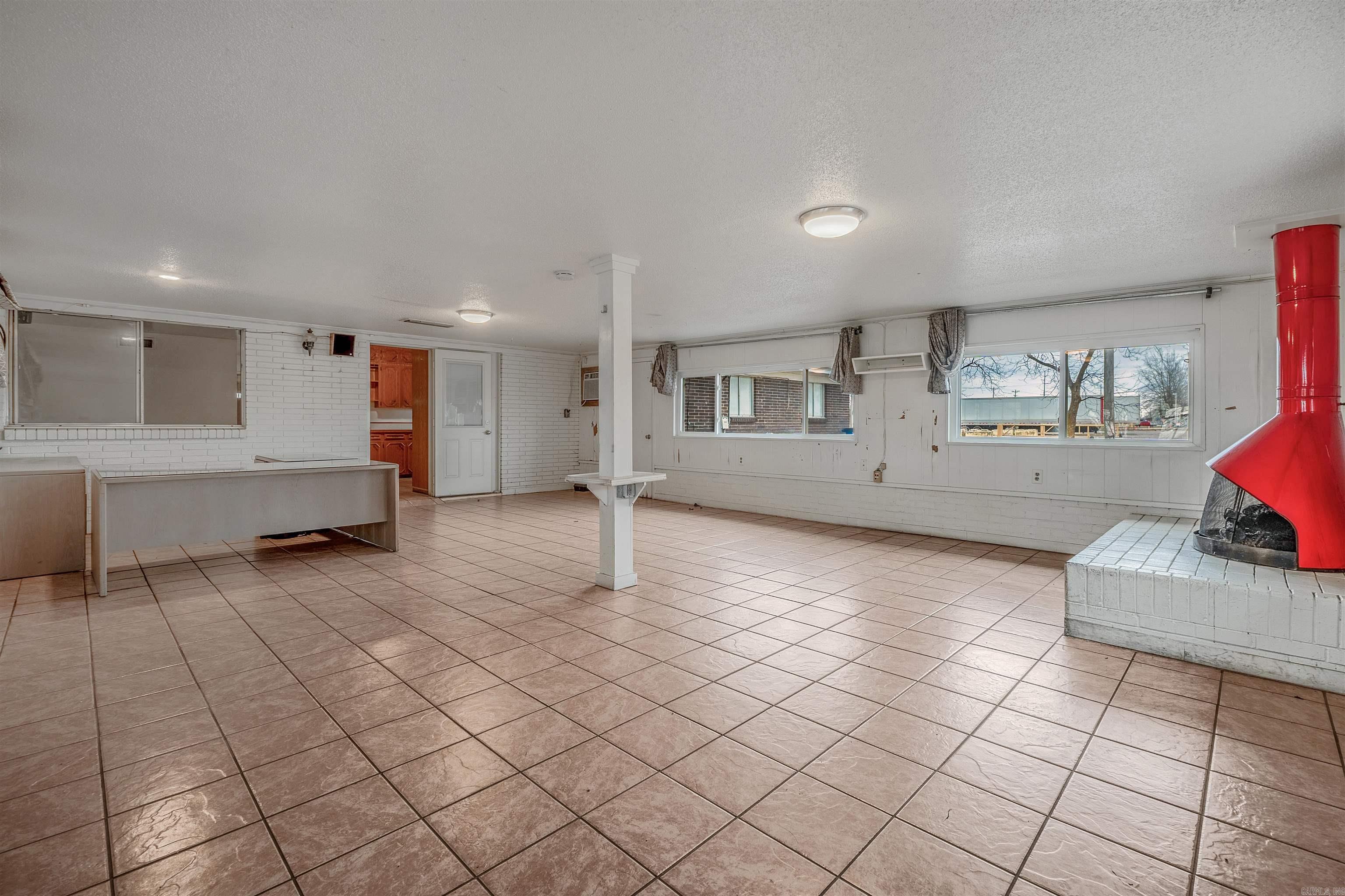 S-L-G - Commercial Sale