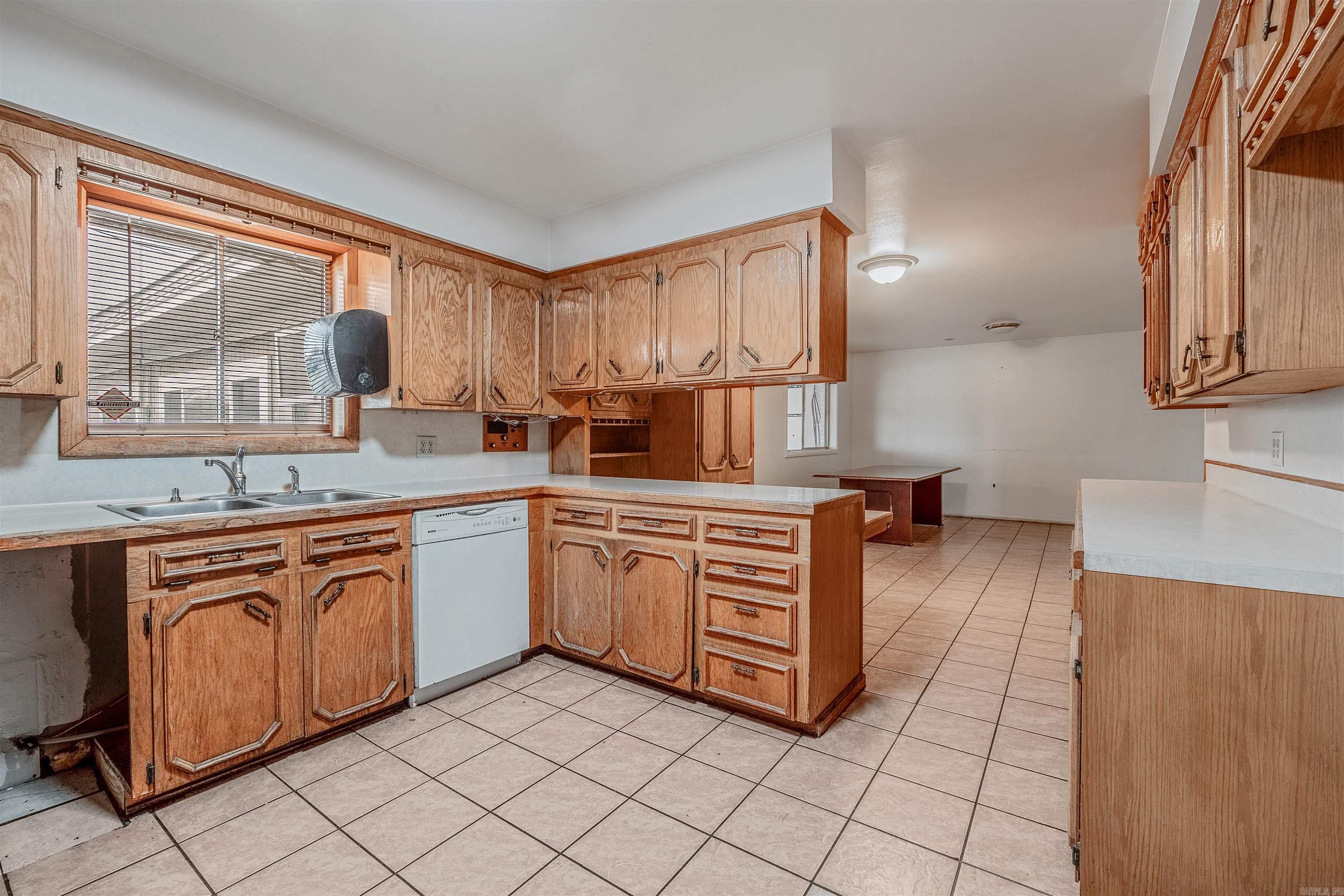 S-L-G - Commercial Sale