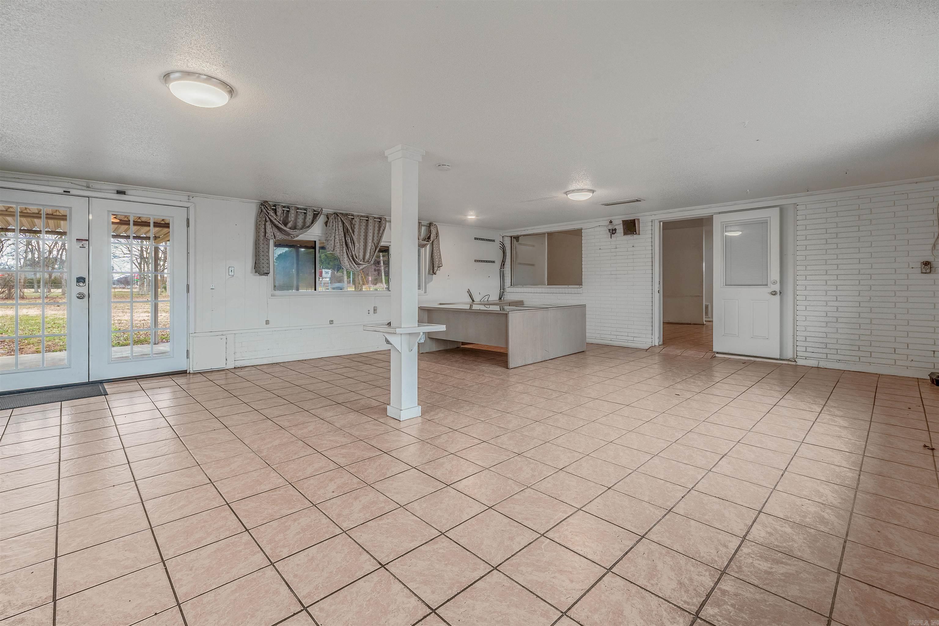 S-L-G - Commercial Sale