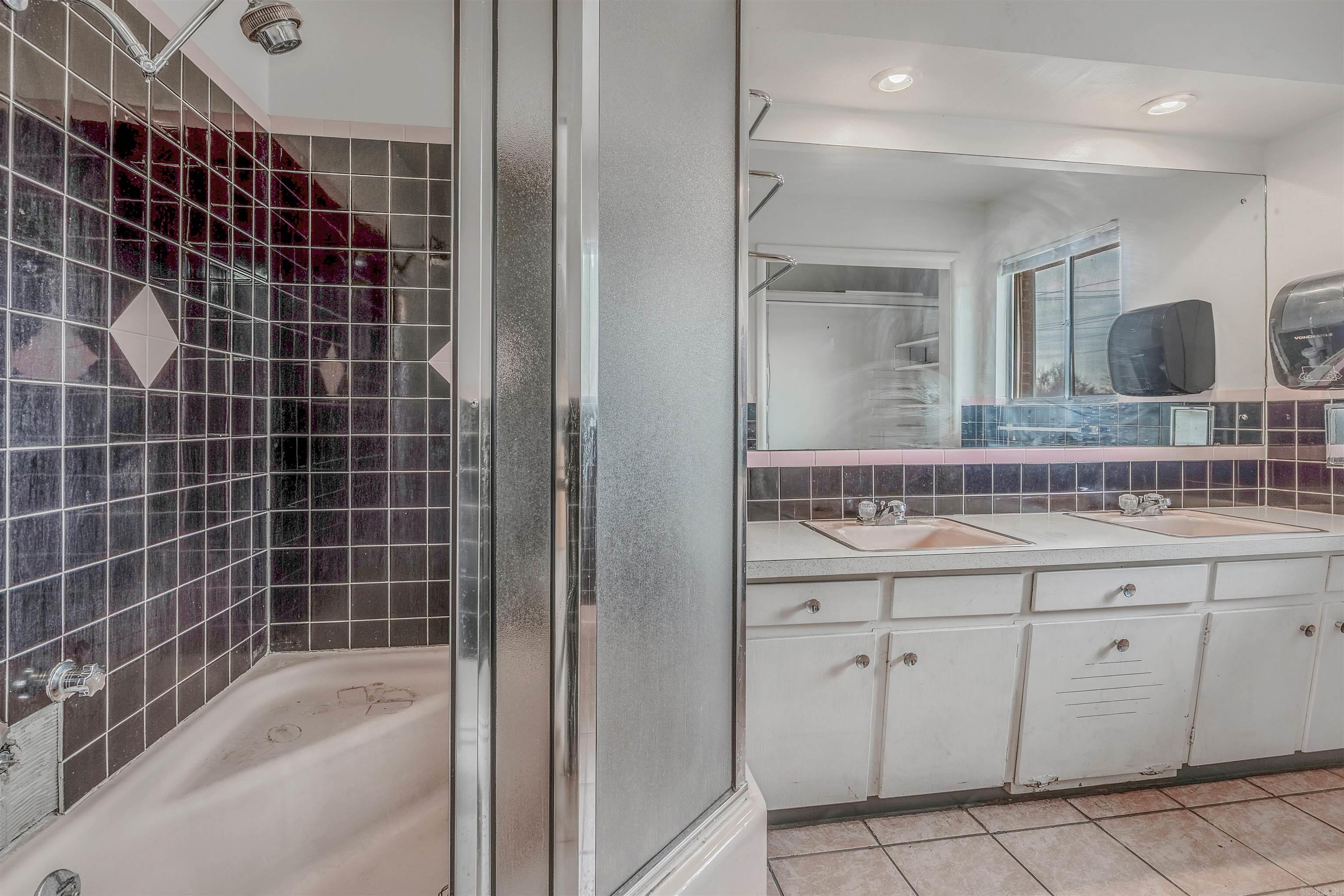 S-L-G - Commercial Sale