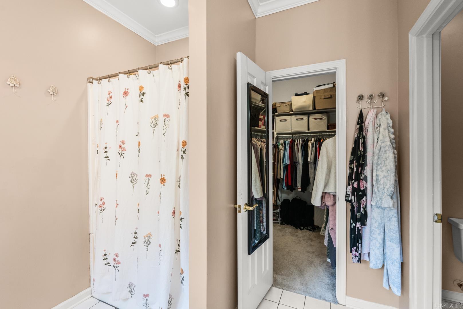 WESTBURY - Residential