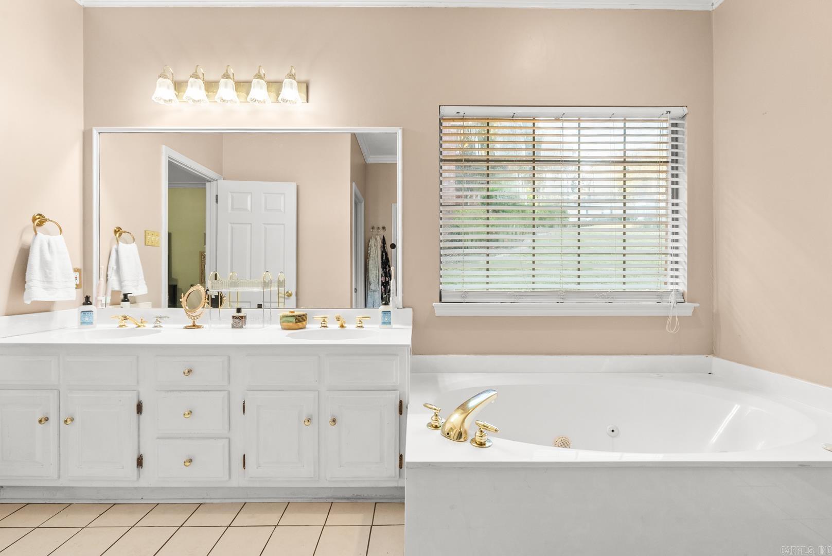 WESTBURY - Residential