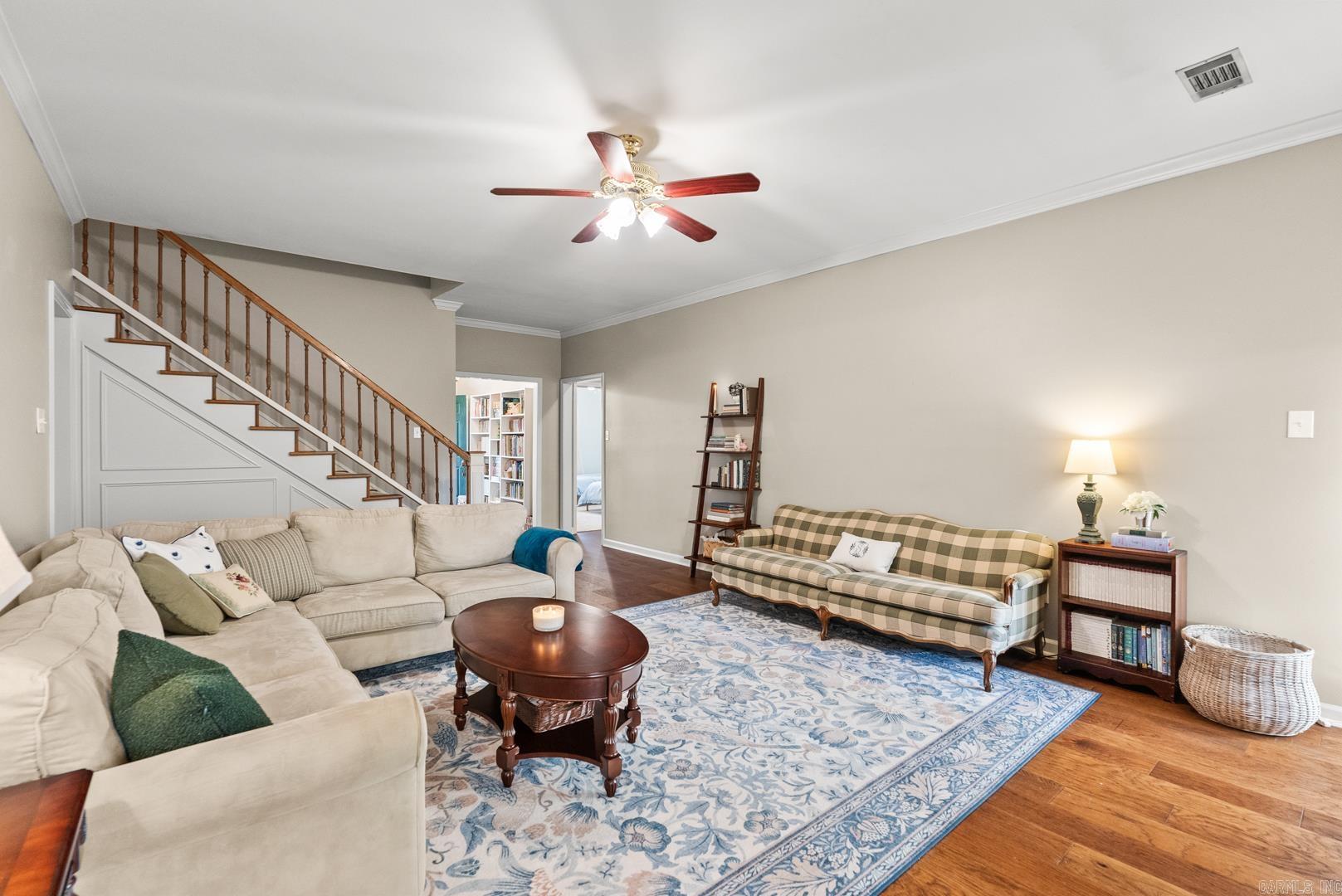 WESTBURY - Residential